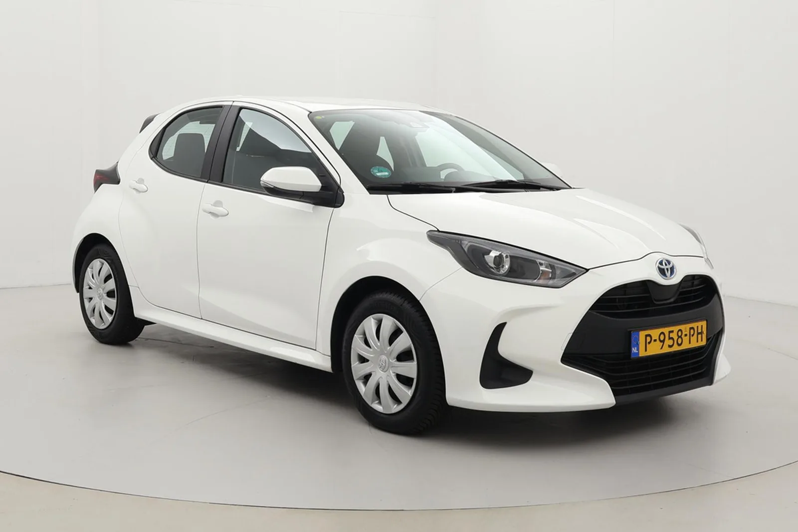 Toyota Yaris (2022) — foto 1