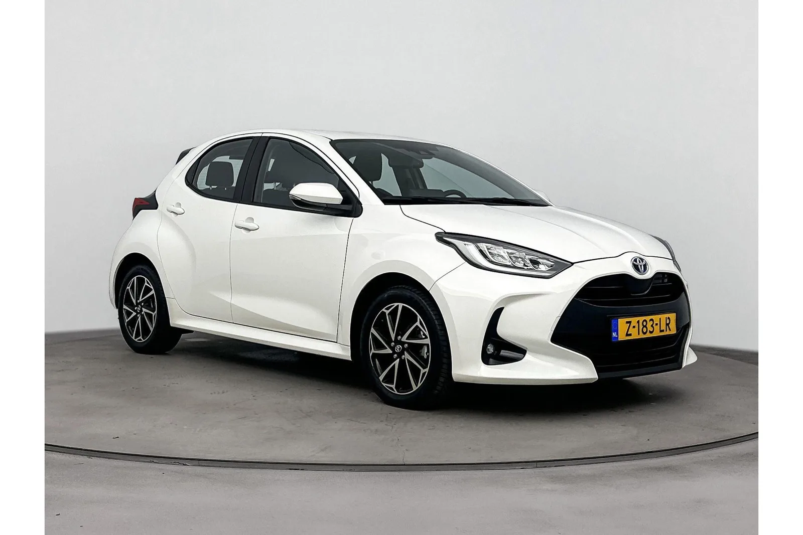 Toyota Yaris (2024) — foto 1