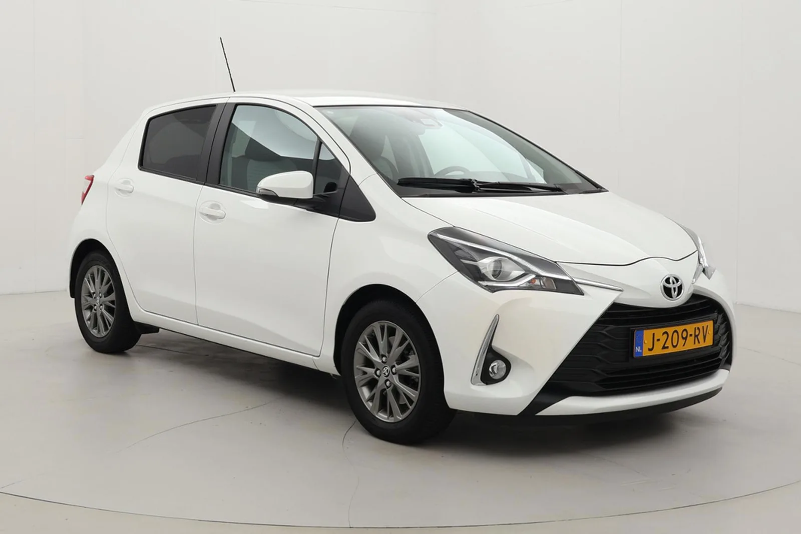 Toyota Yaris (2020) — foto 1
