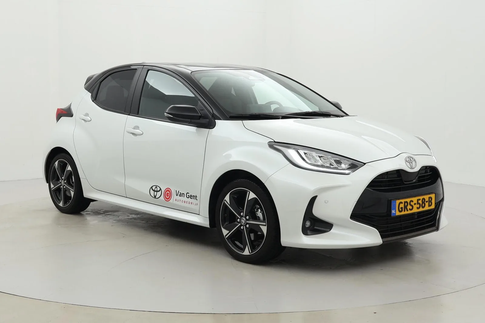 Toyota Yaris (2024) — foto 1