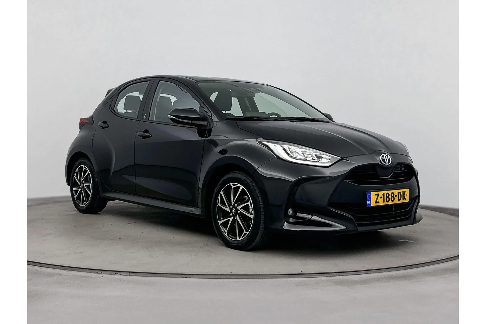 Toyota Yaris (2024) — foto 1