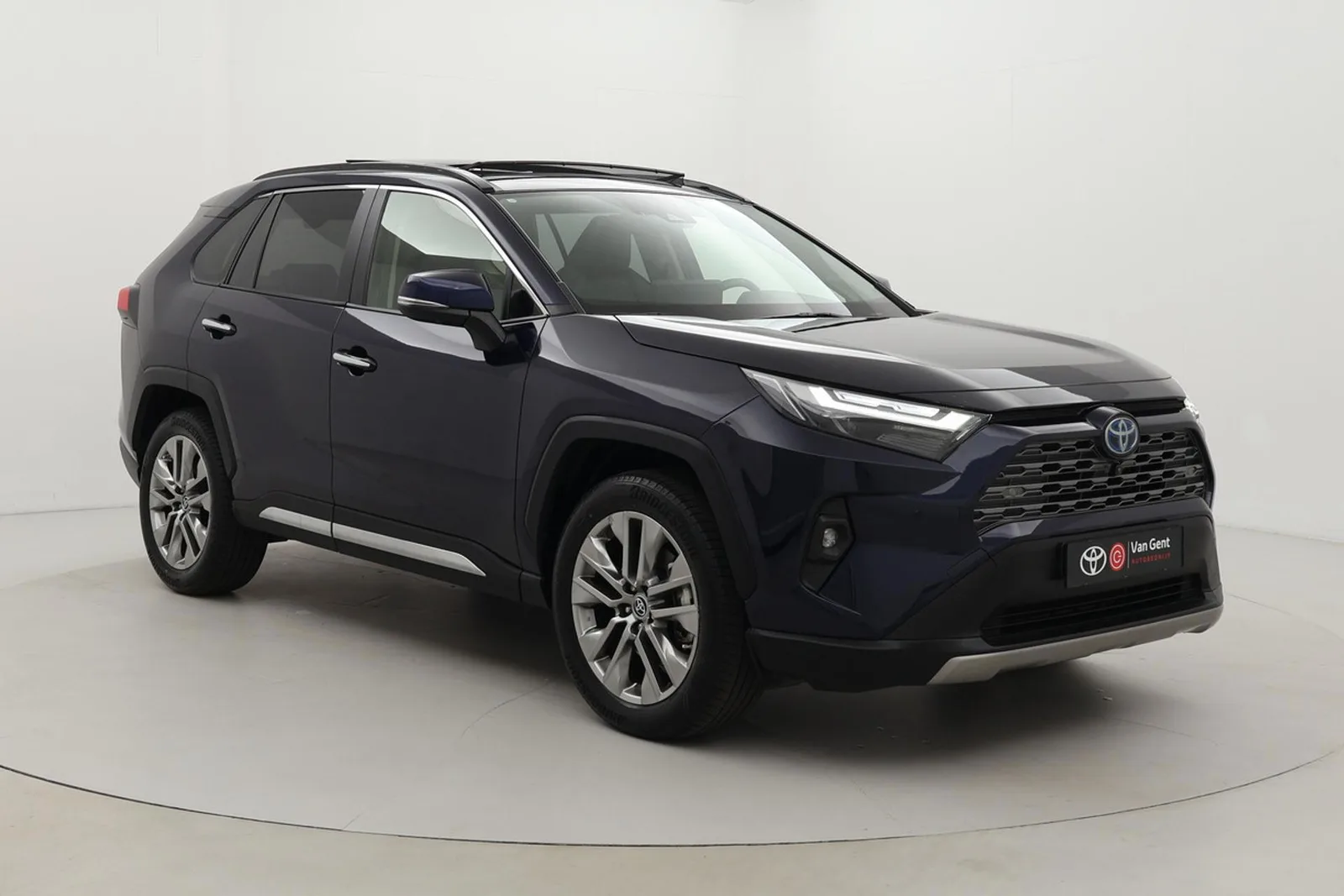 Toyota RAV4 (2023) — foto 1