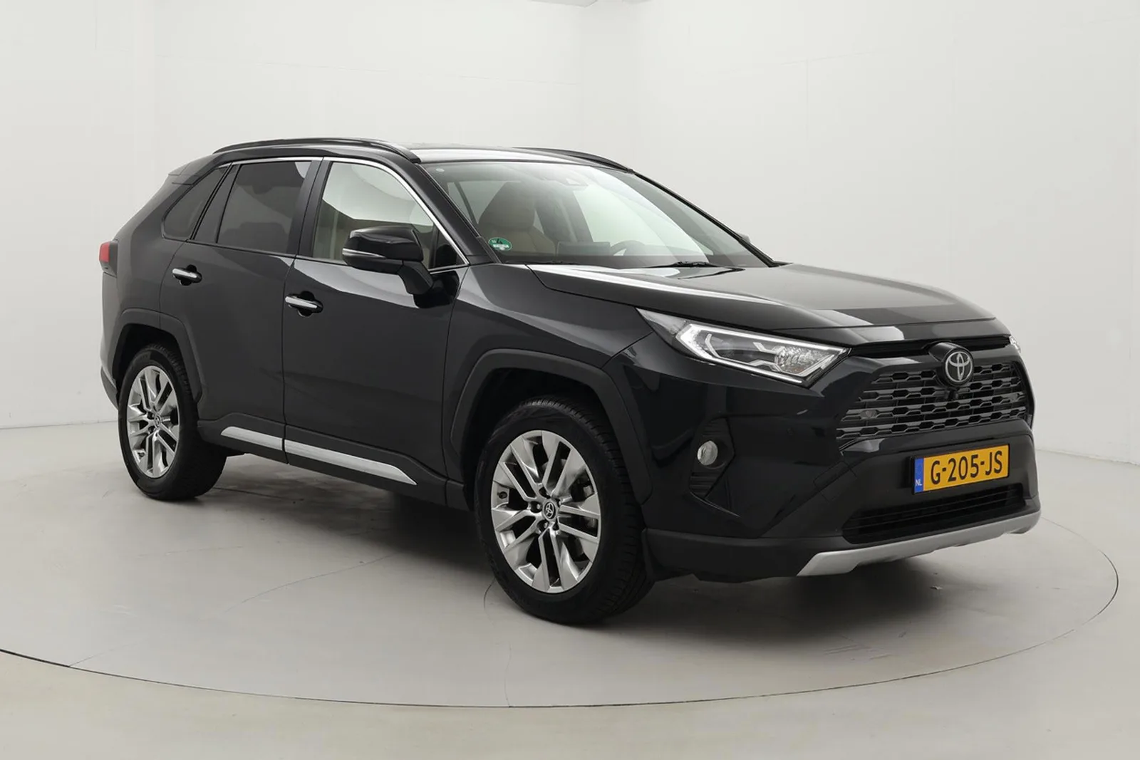 Toyota RAV4 (2019) — foto 1