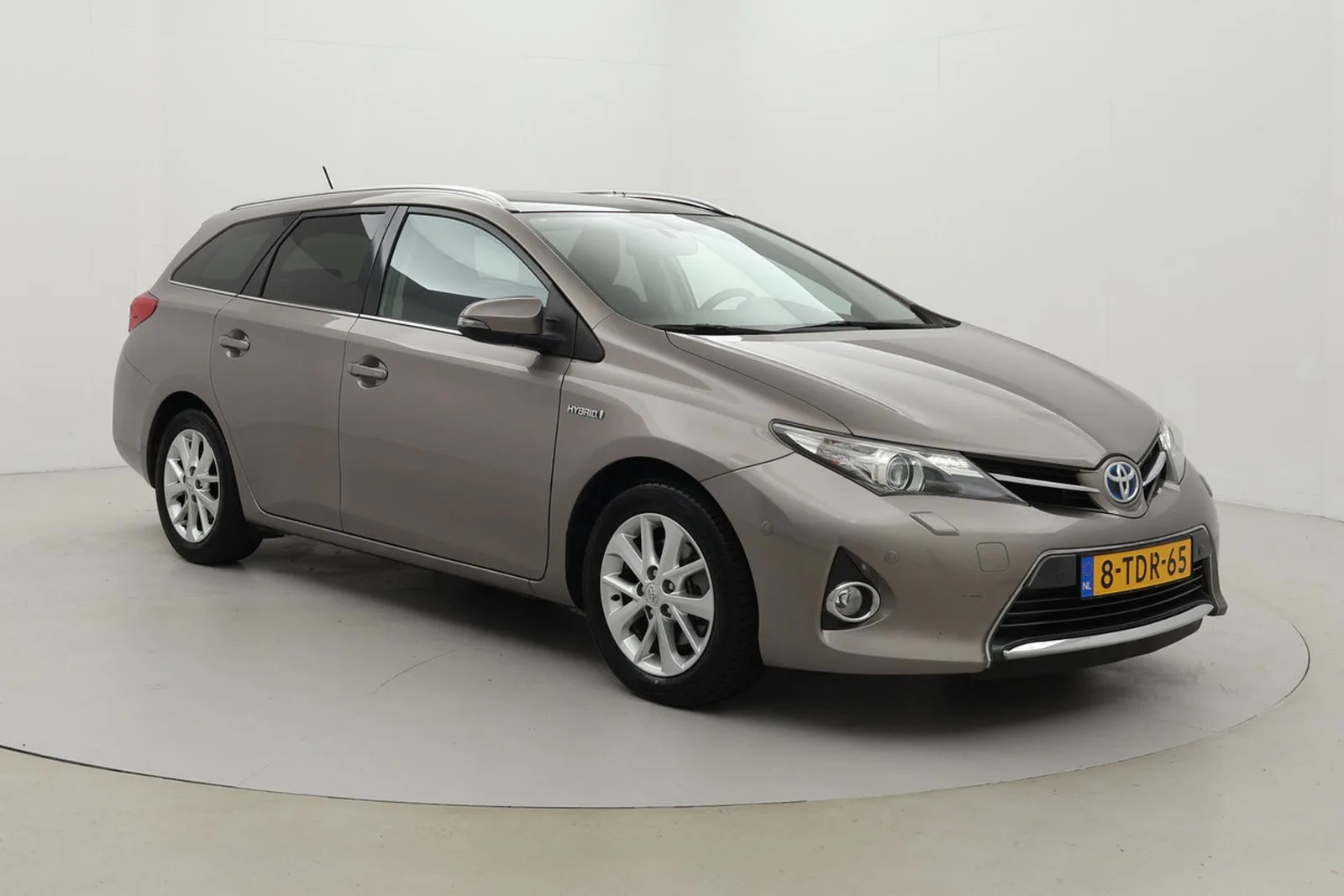 Toyota Auris (2014) — foto 1