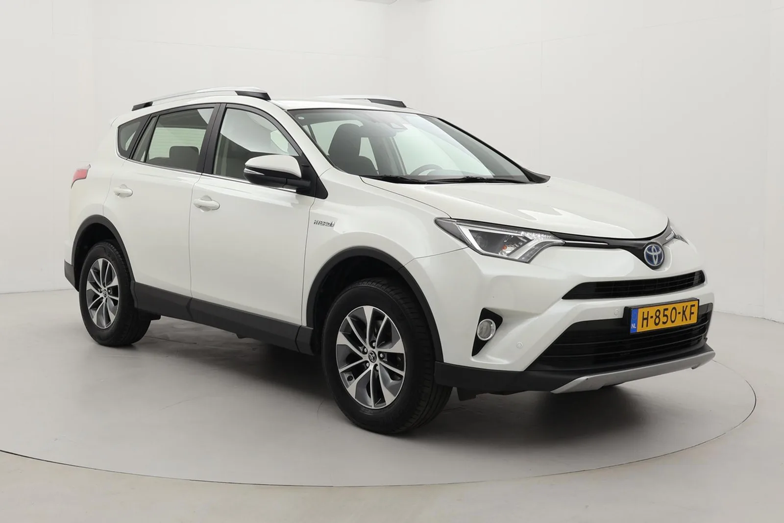 Toyota RAV4 (2016) — foto 1