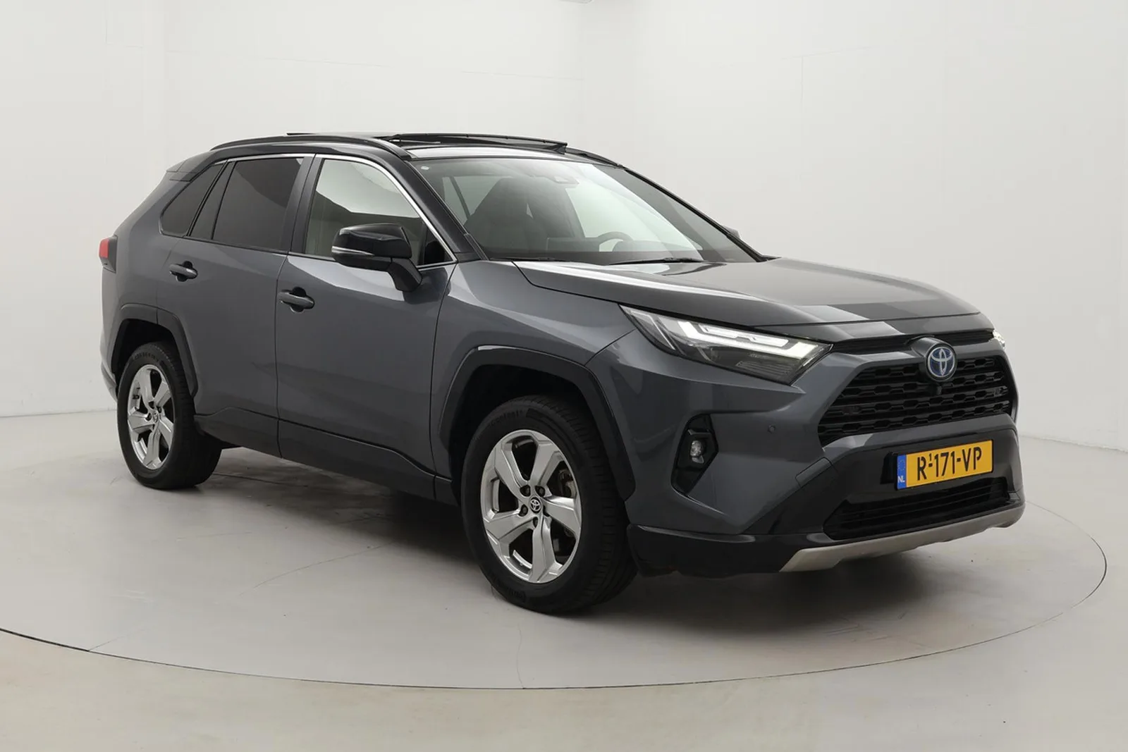 Toyota RAV4 (2023) — foto 1