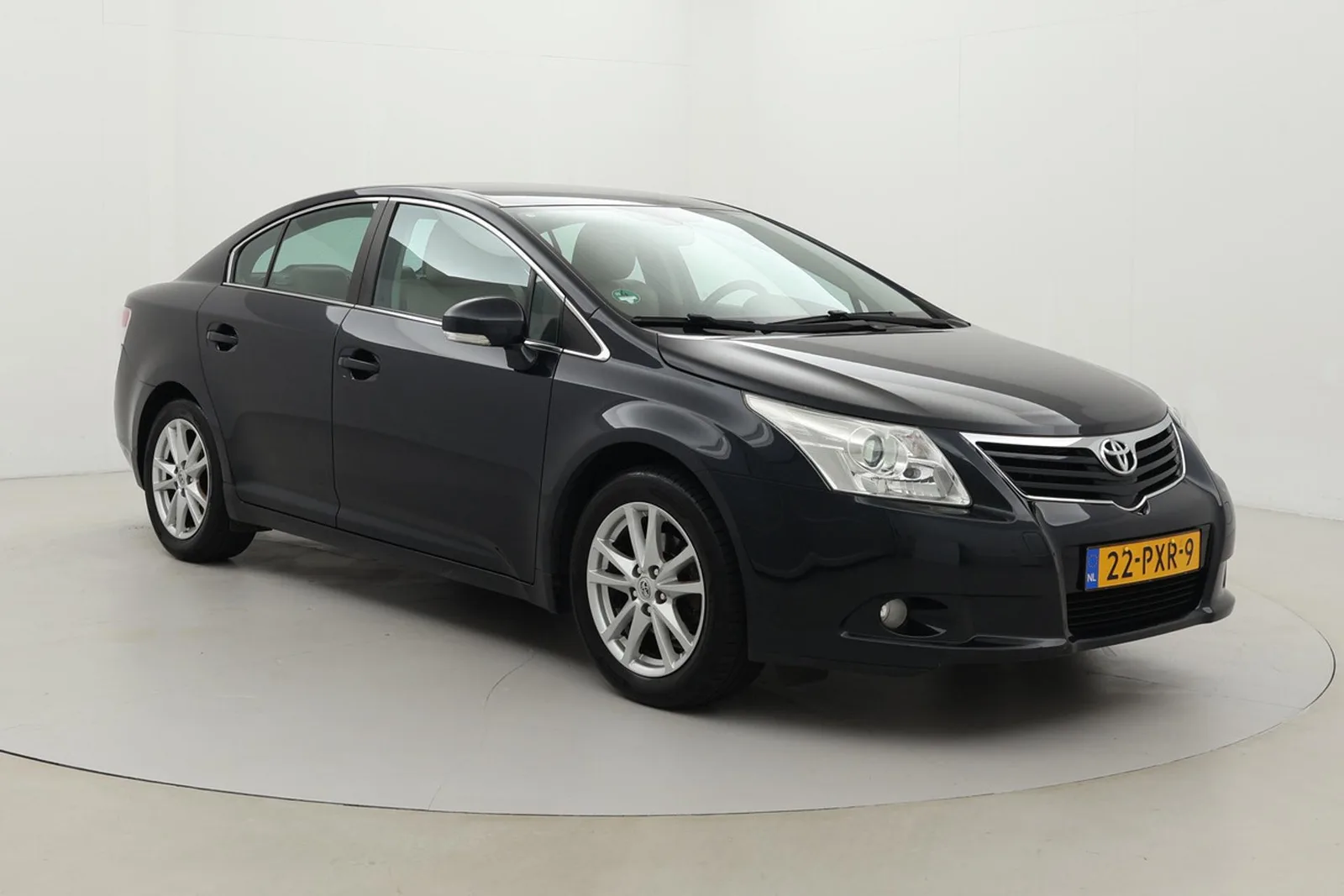 Toyota Avensis (2011) — foto 1