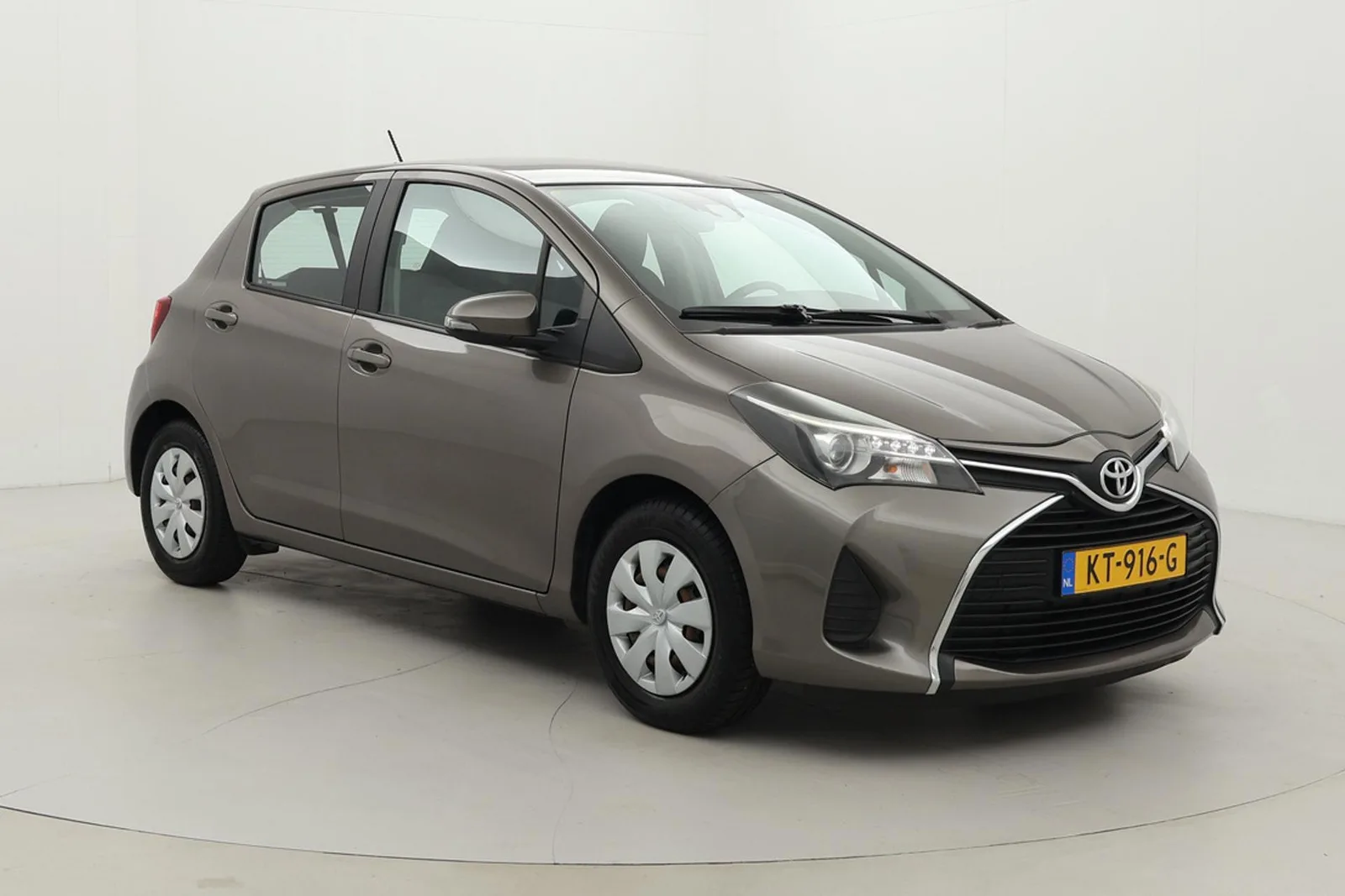 Toyota Yaris (2016) — foto 1