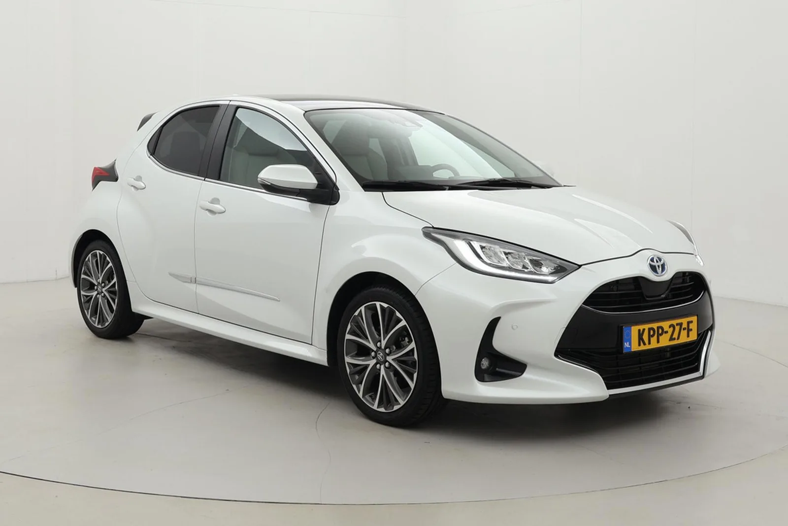 Toyota Yaris (2023) — foto 1
