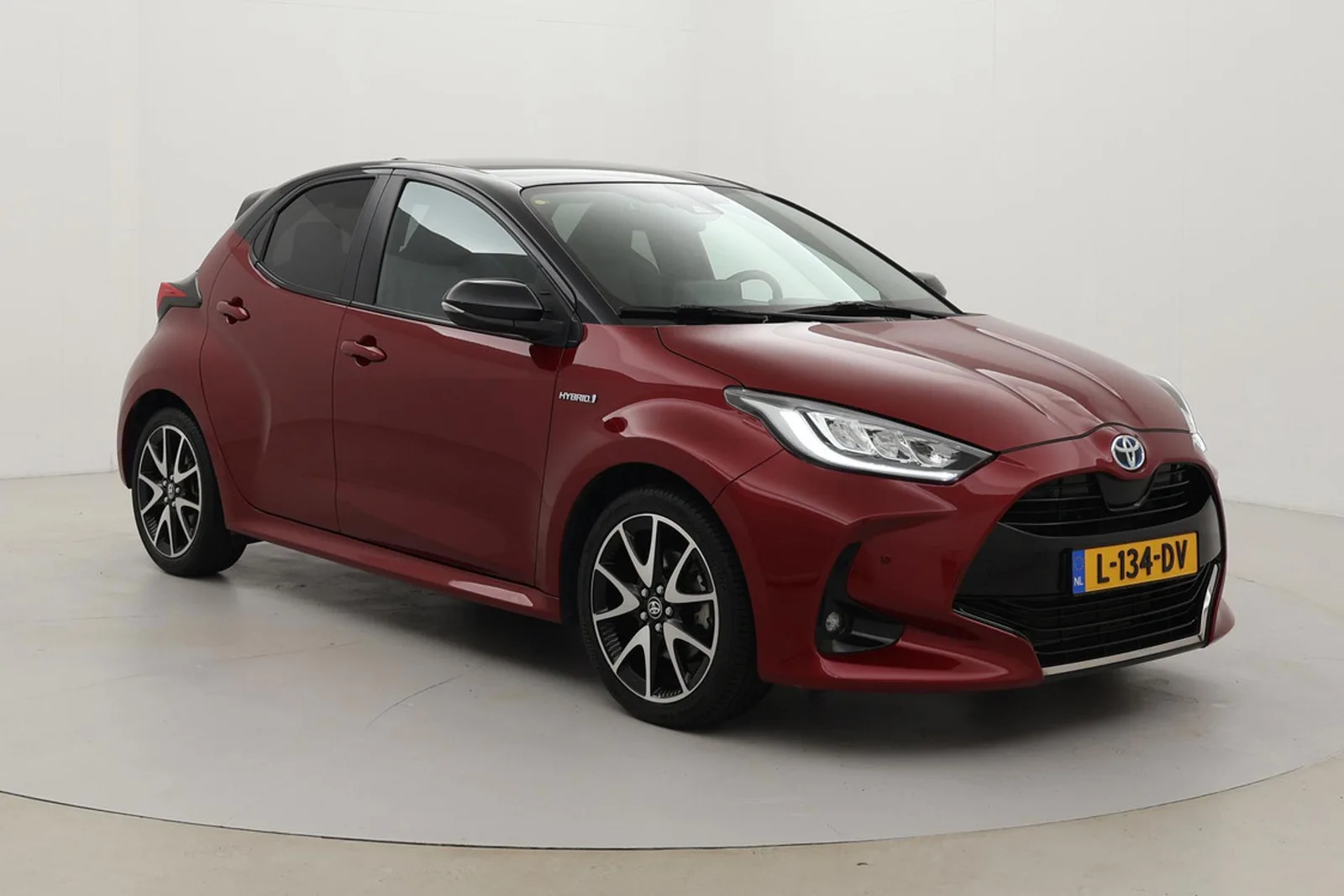 Toyota Yaris (2021) — foto 1