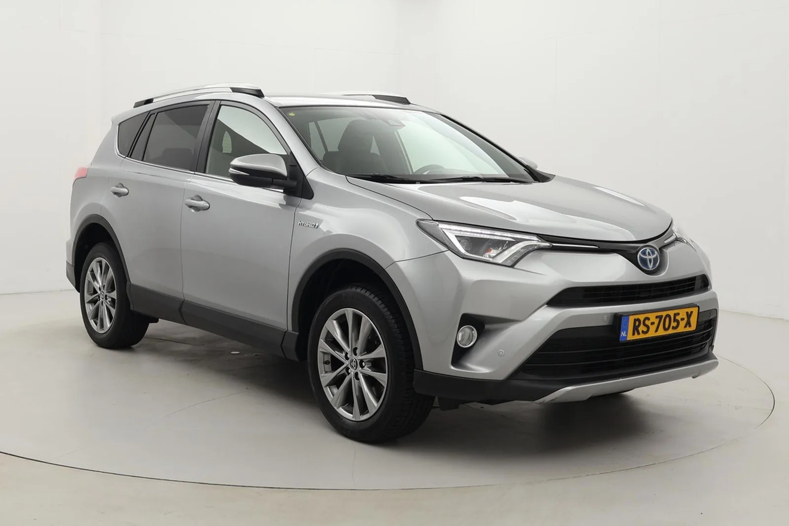 Toyota RAV4 (2018) — foto 1