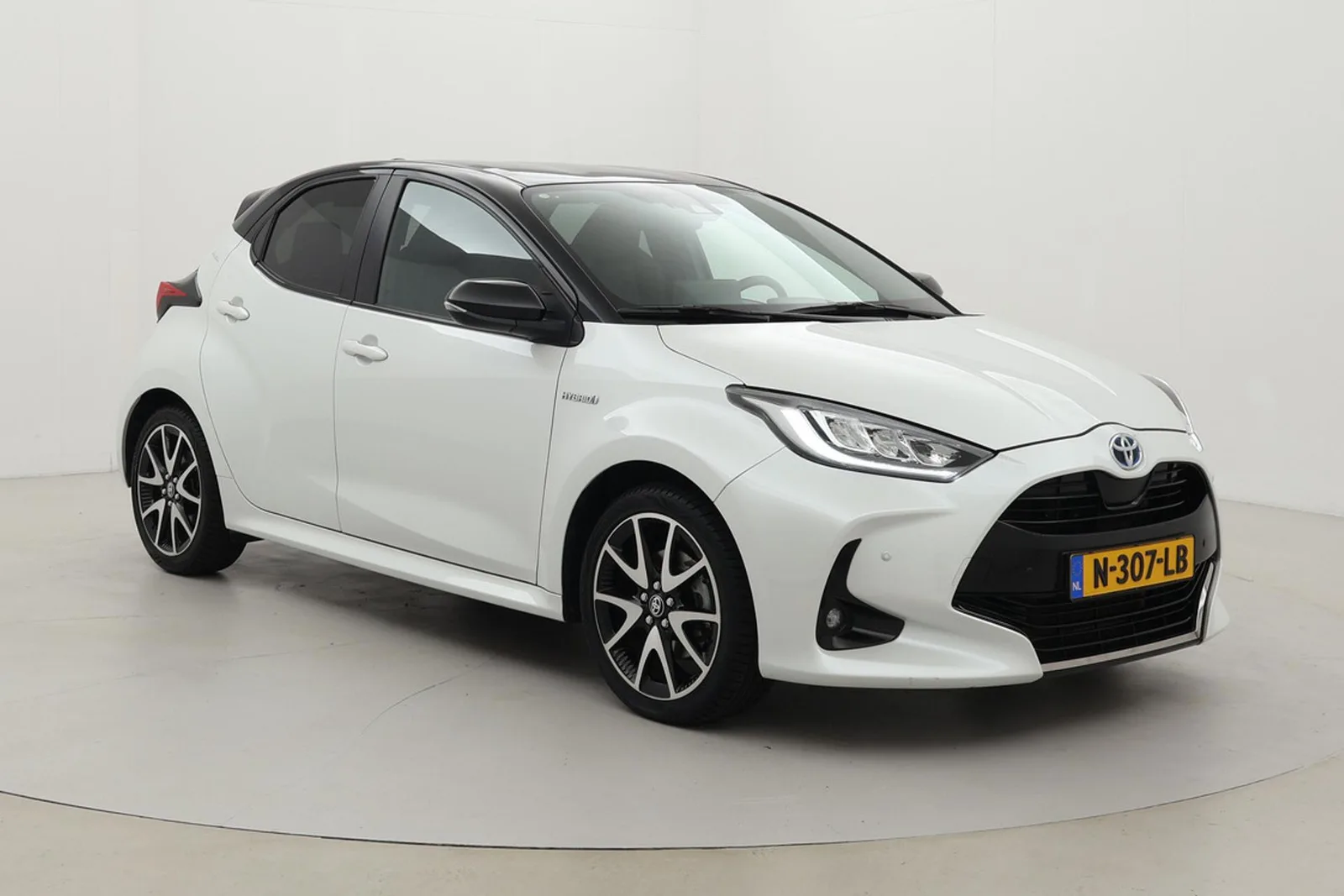 Toyota Yaris (2021) — foto 1