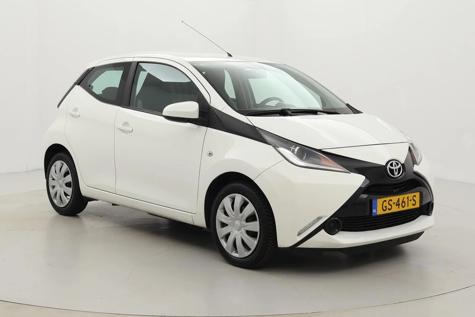 Toyota Aygo (2015) — foto 1