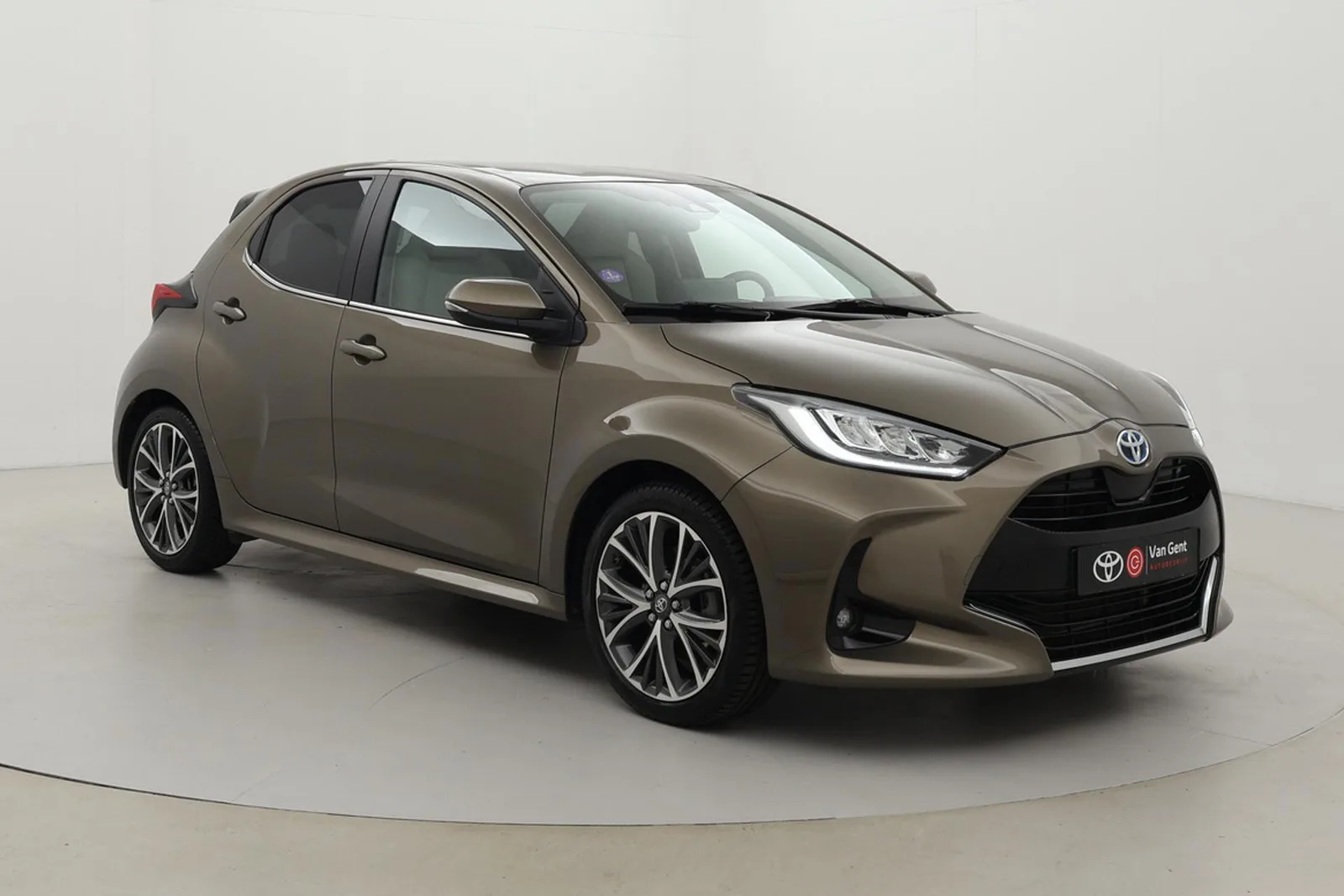 Toyota Yaris (2023) — foto 1
