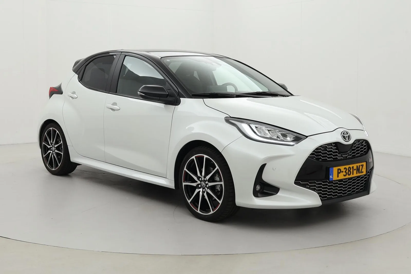 Toyota Yaris (2022) — foto 1
