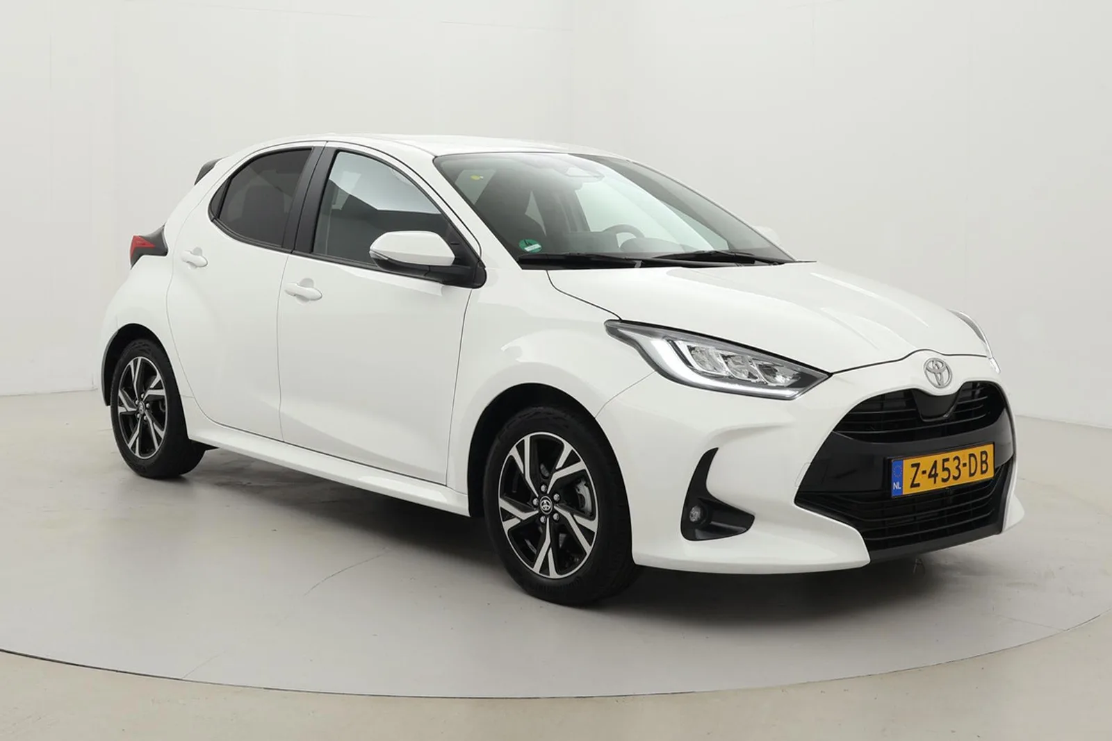 Toyota Yaris (2024) — foto 1