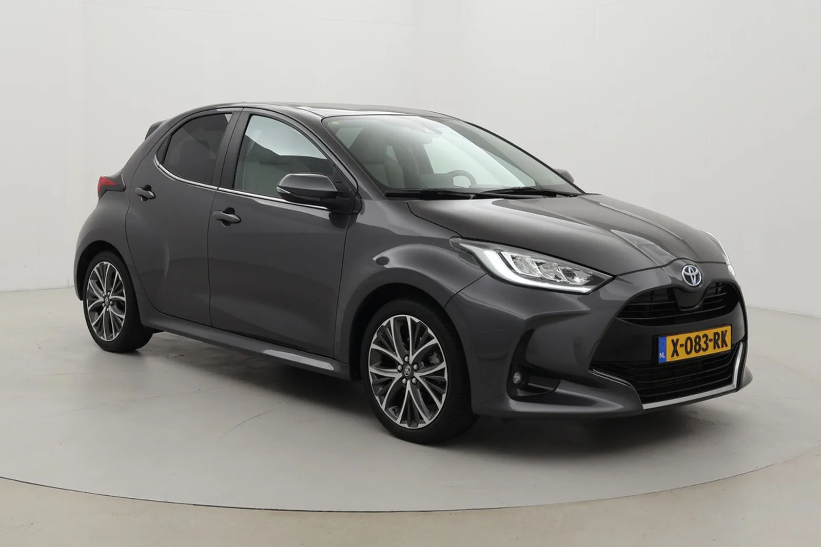 Toyota Yaris (2023) — foto 1