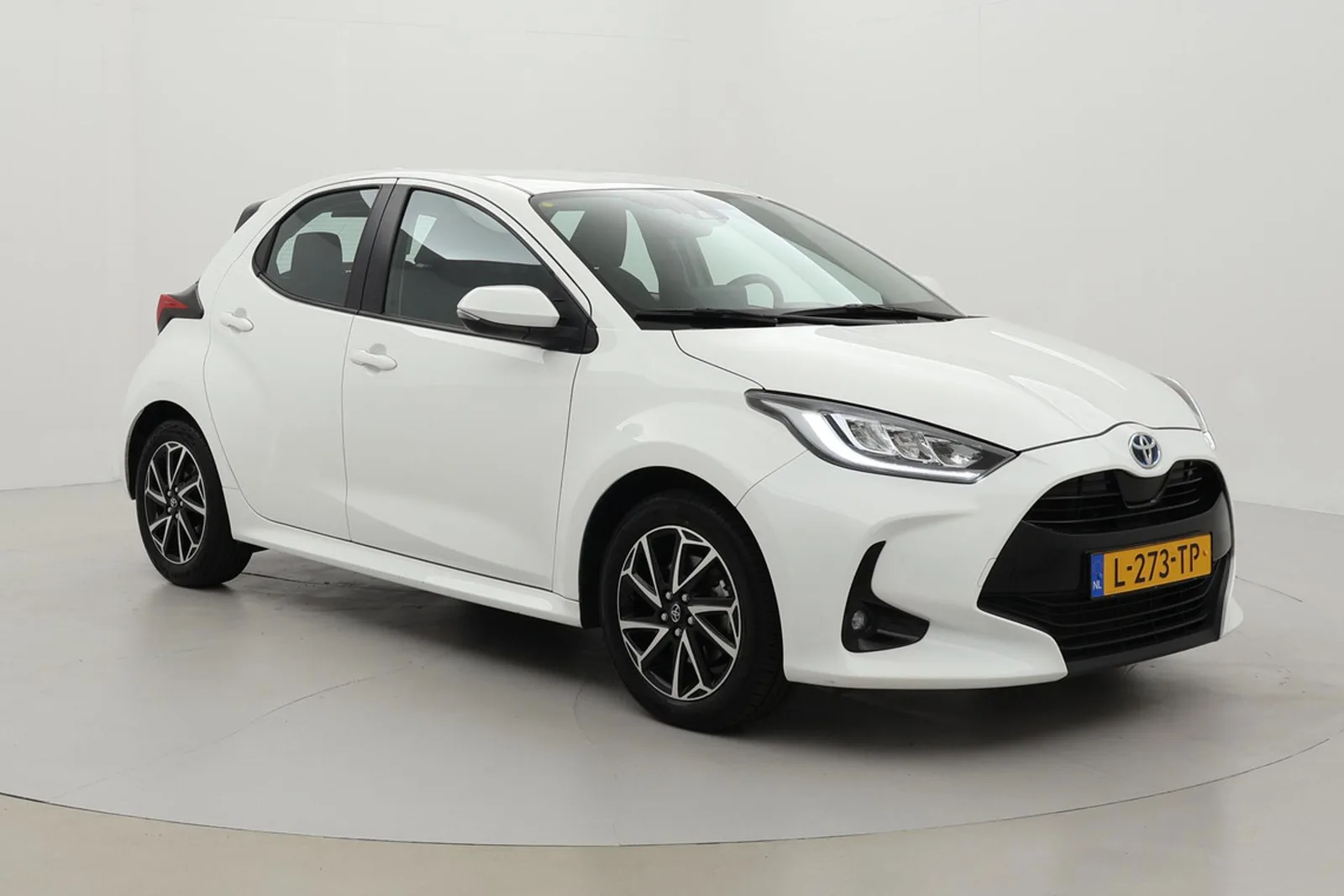 Toyota Yaris (2021) — foto 1