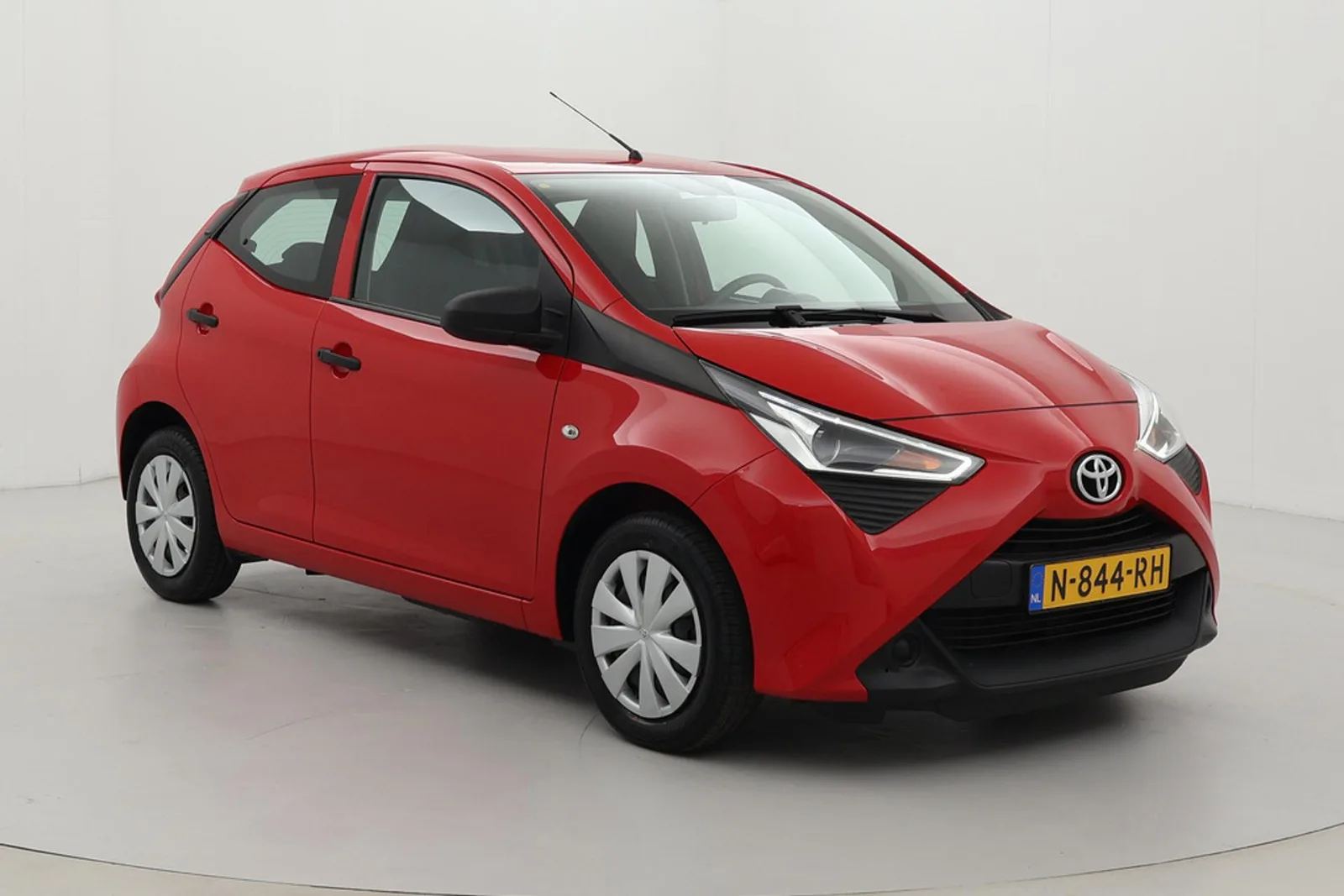 Toyota Aygo (2022) — foto 1