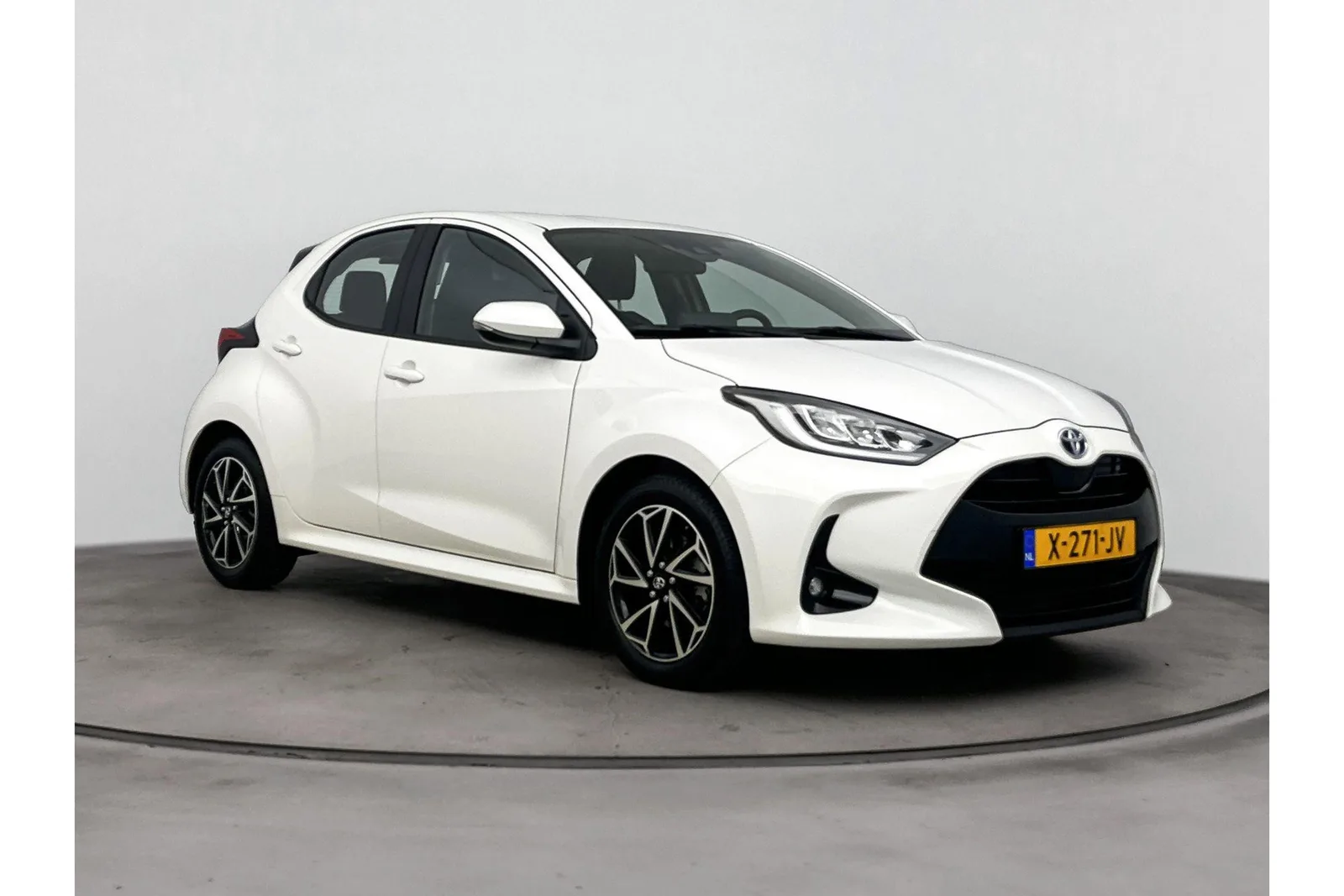 Toyota Yaris (2023) — foto 1
