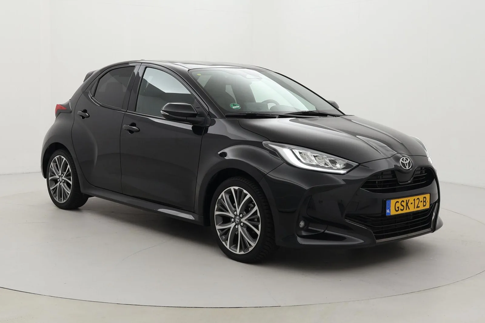 Toyota Yaris (2024) — foto 1