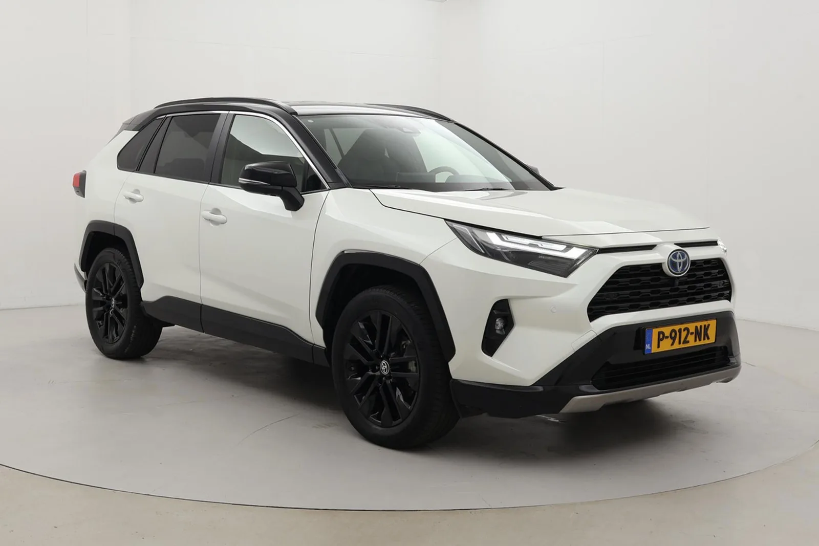 Toyota RAV4 (2022) — foto 1