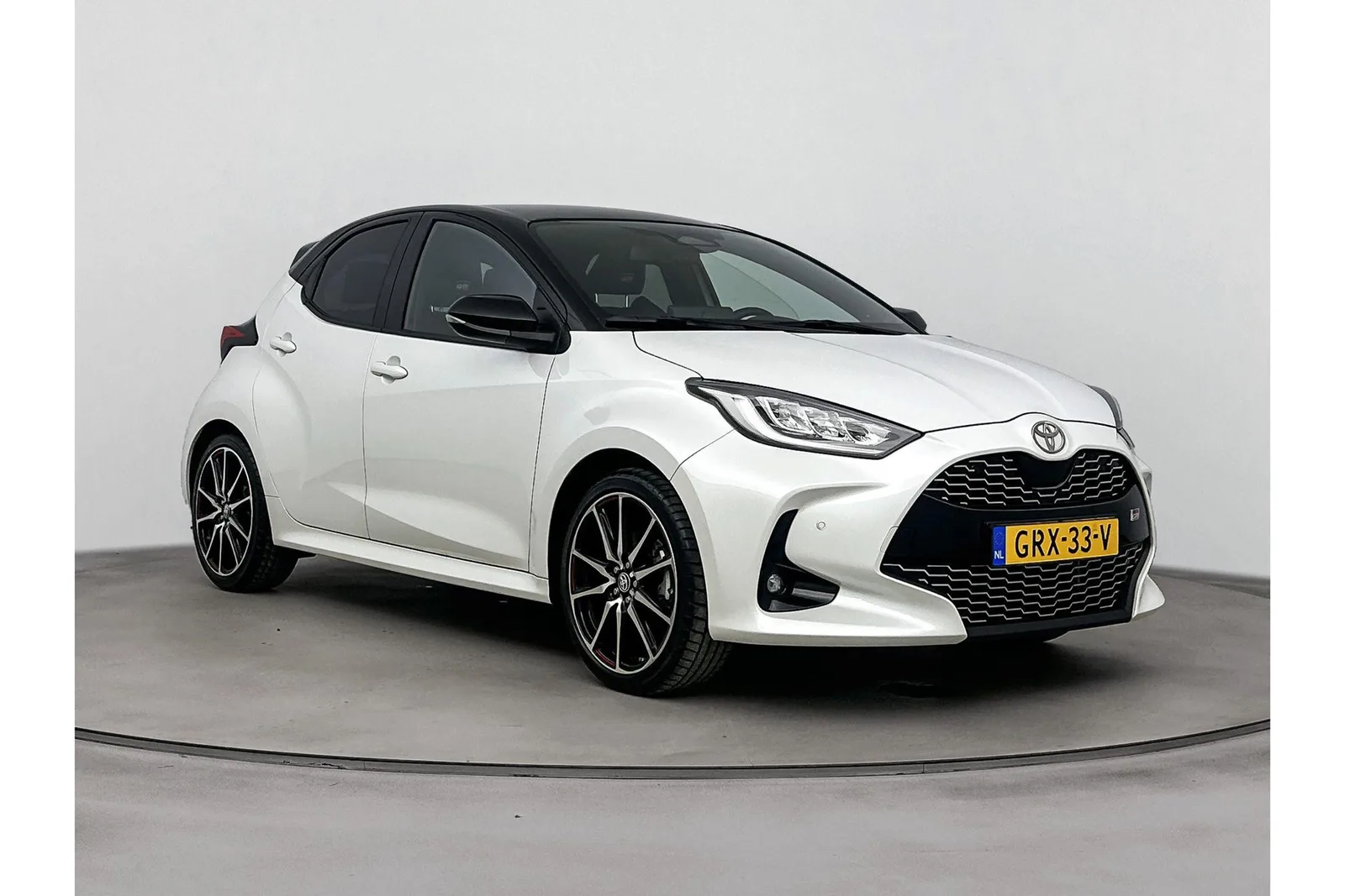 Toyota Yaris (2024) — foto 1