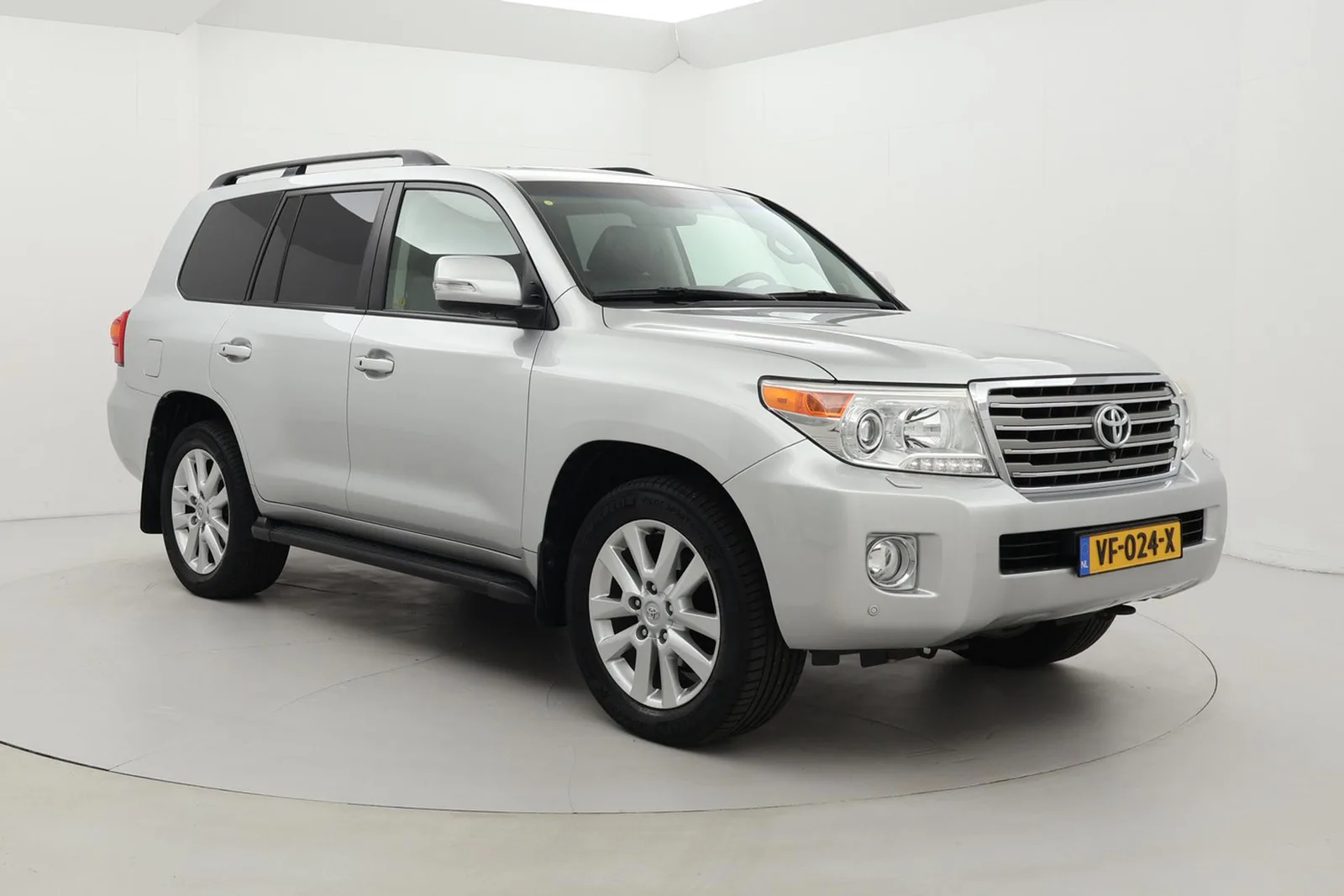 Toyota Land Cruiser (2013) — foto 1