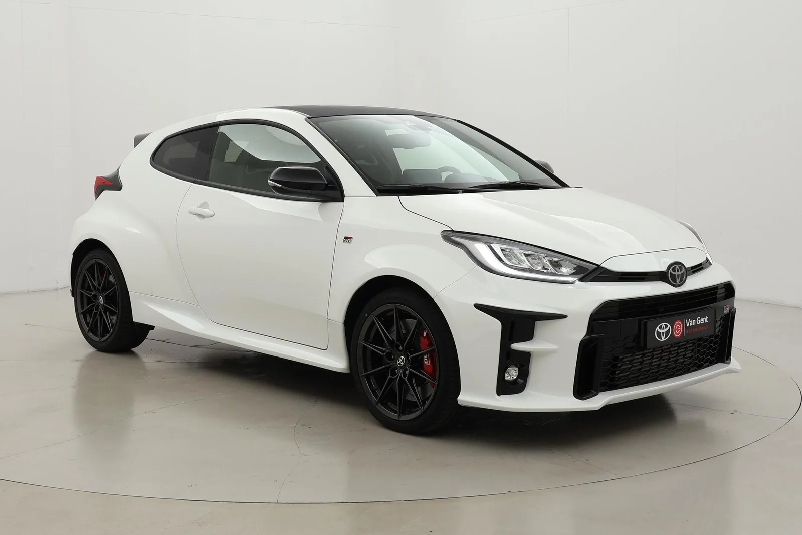Toyota Yaris (2022) — foto 1
