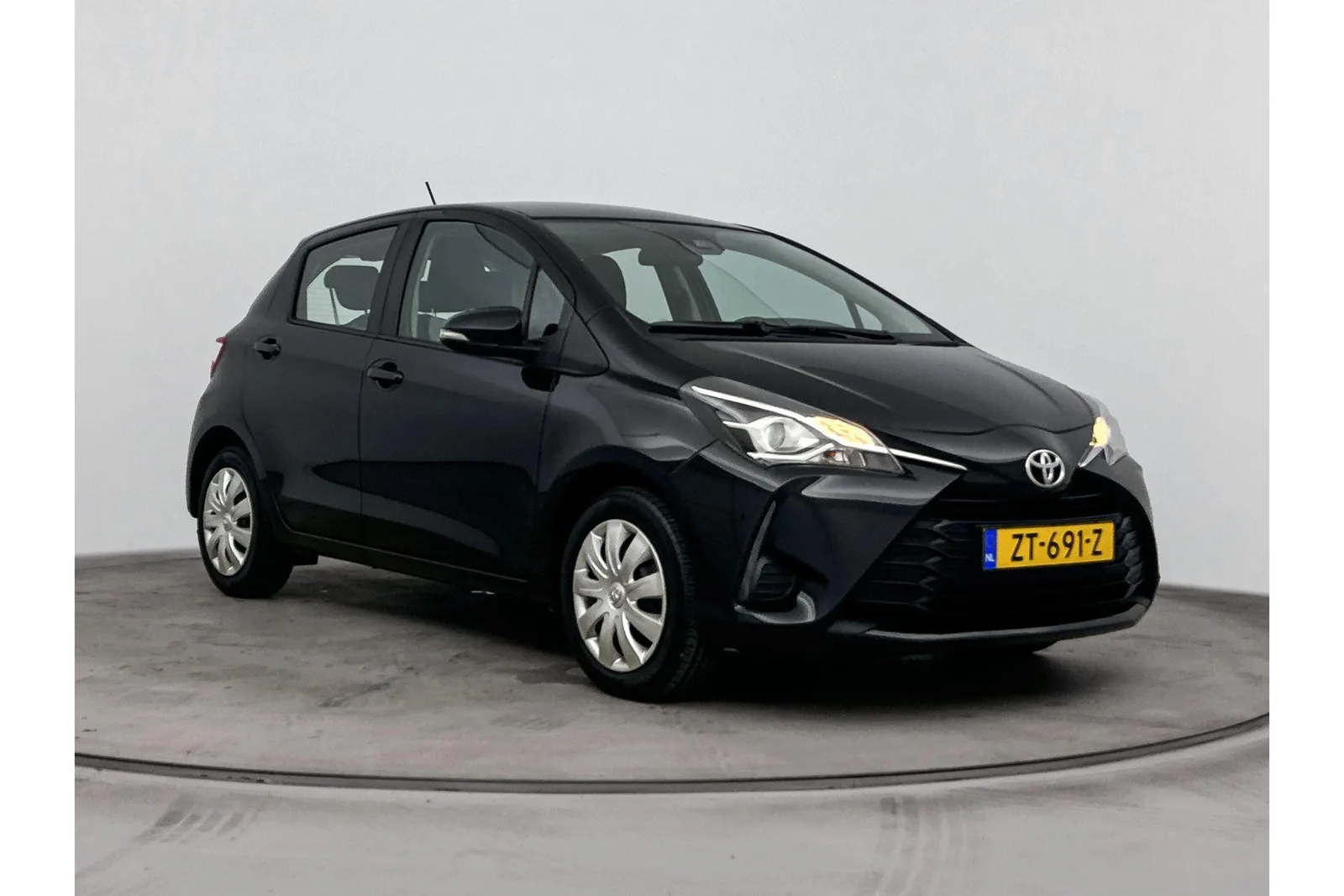 Toyota Yaris (2019) — foto 1