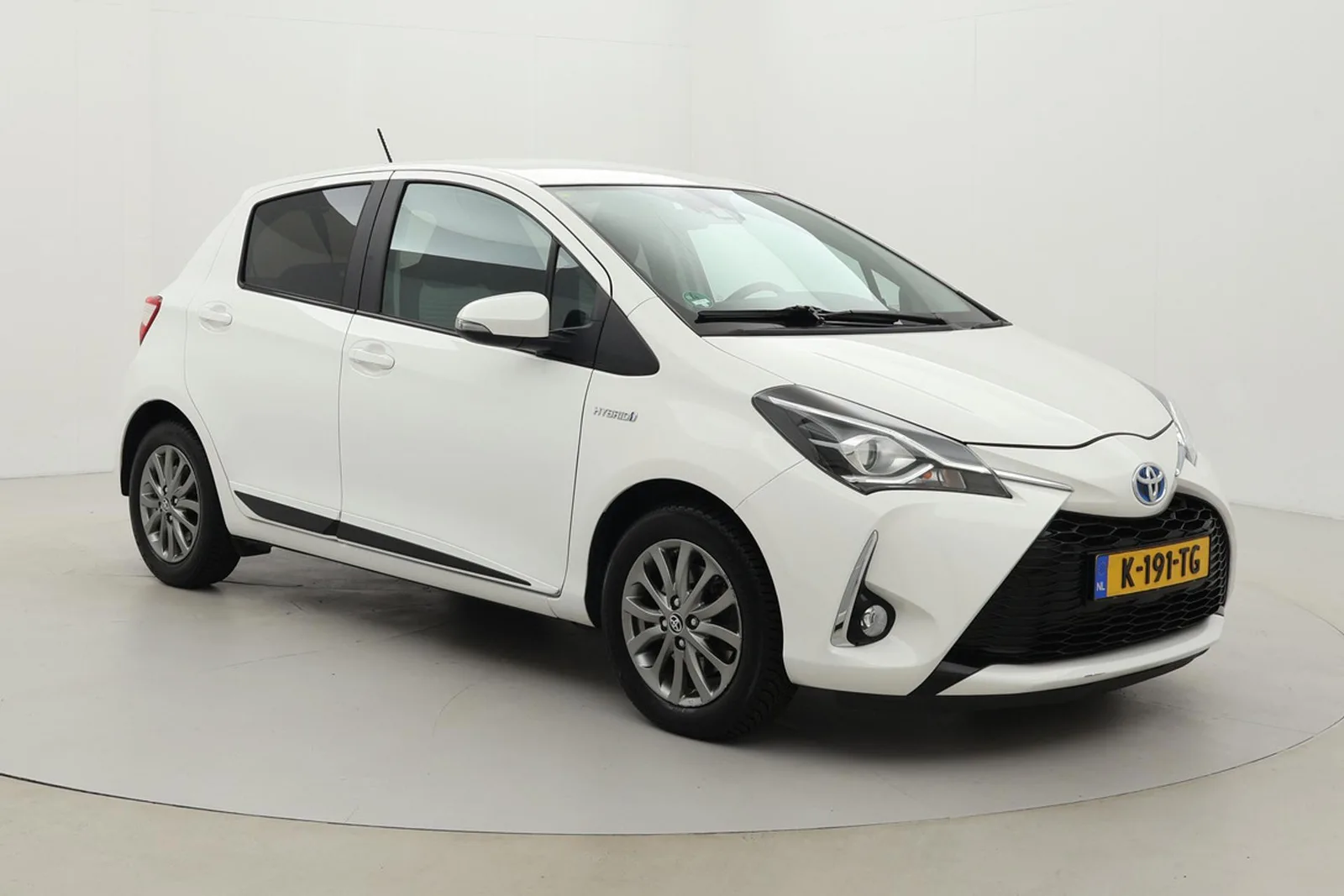 Toyota Yaris (2017) — foto 1