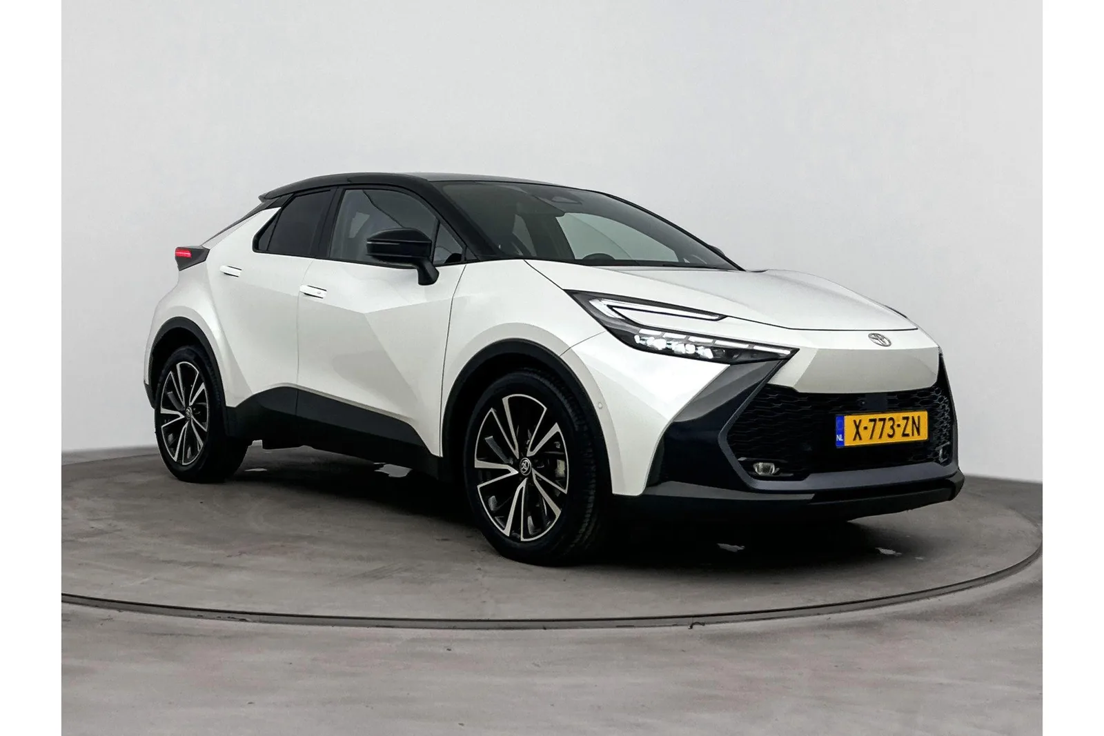 Toyota C-HR (2024) — foto 1