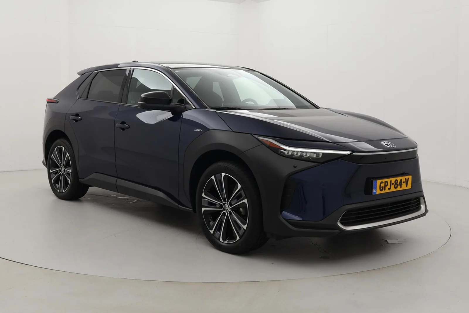 Toyota bZ4X (2024) — foto 1