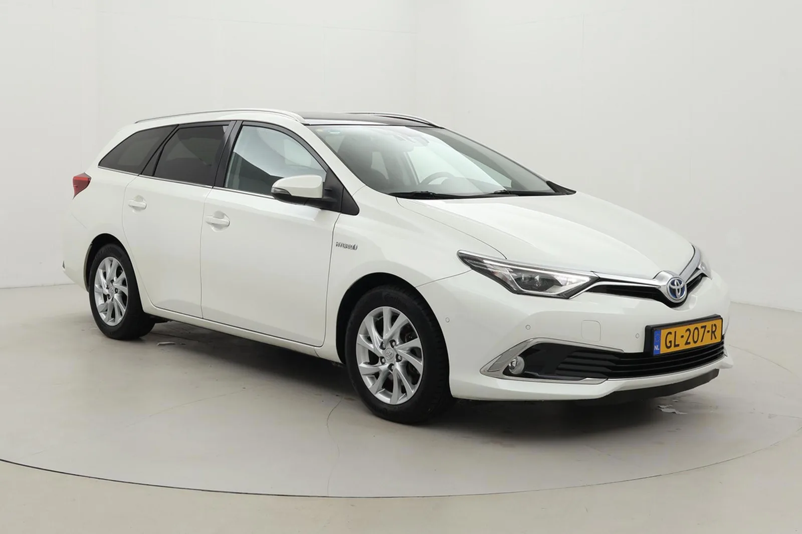 Toyota Auris (2015) — foto 1