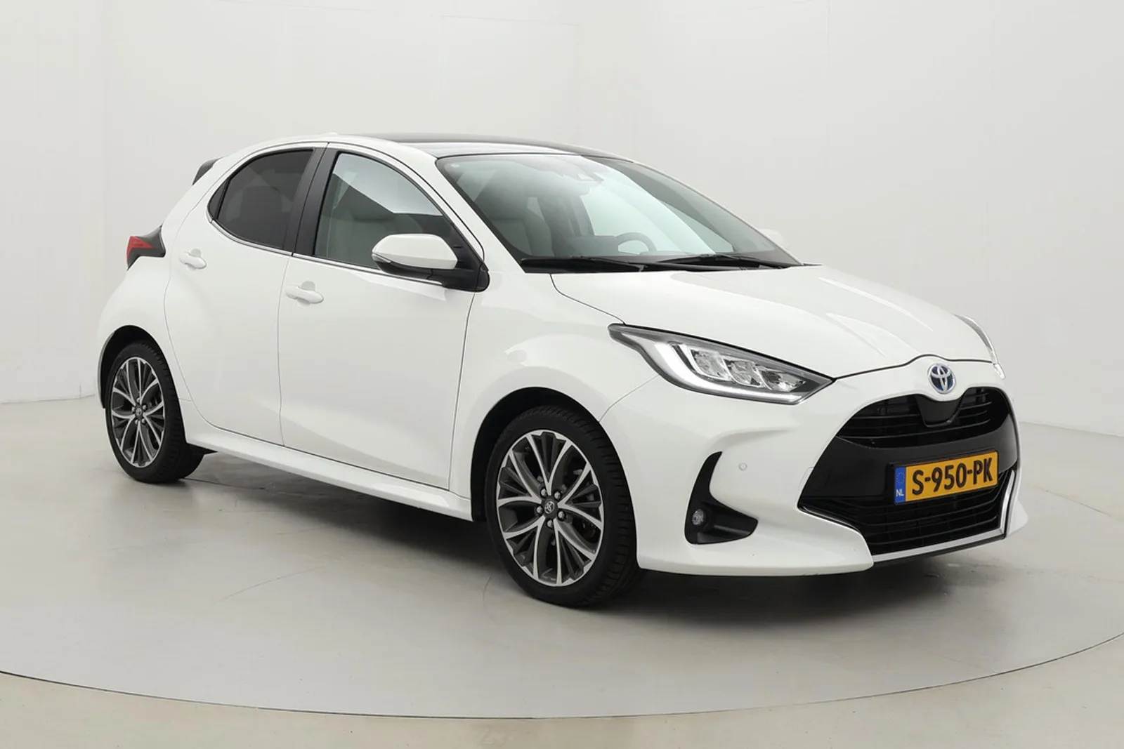 Toyota Yaris (2023) — foto 1