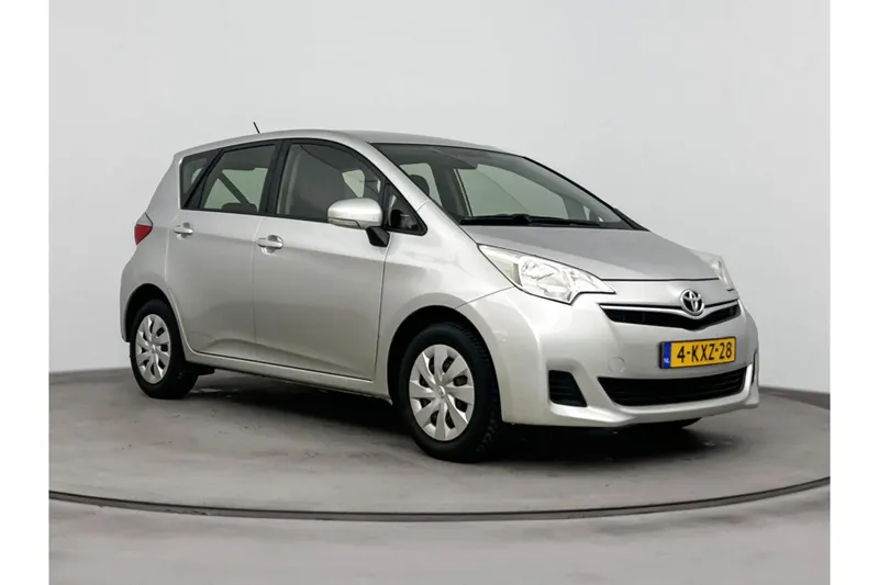 Toyota Verso-S (2013)