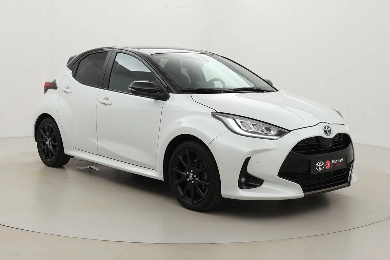 Toyota Yaris (2022) — foto 1