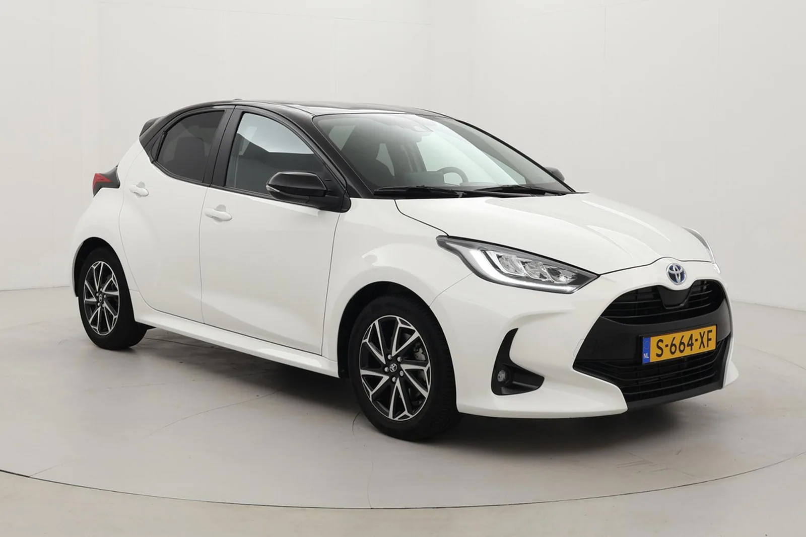 Toyota Yaris (2023) — foto 1