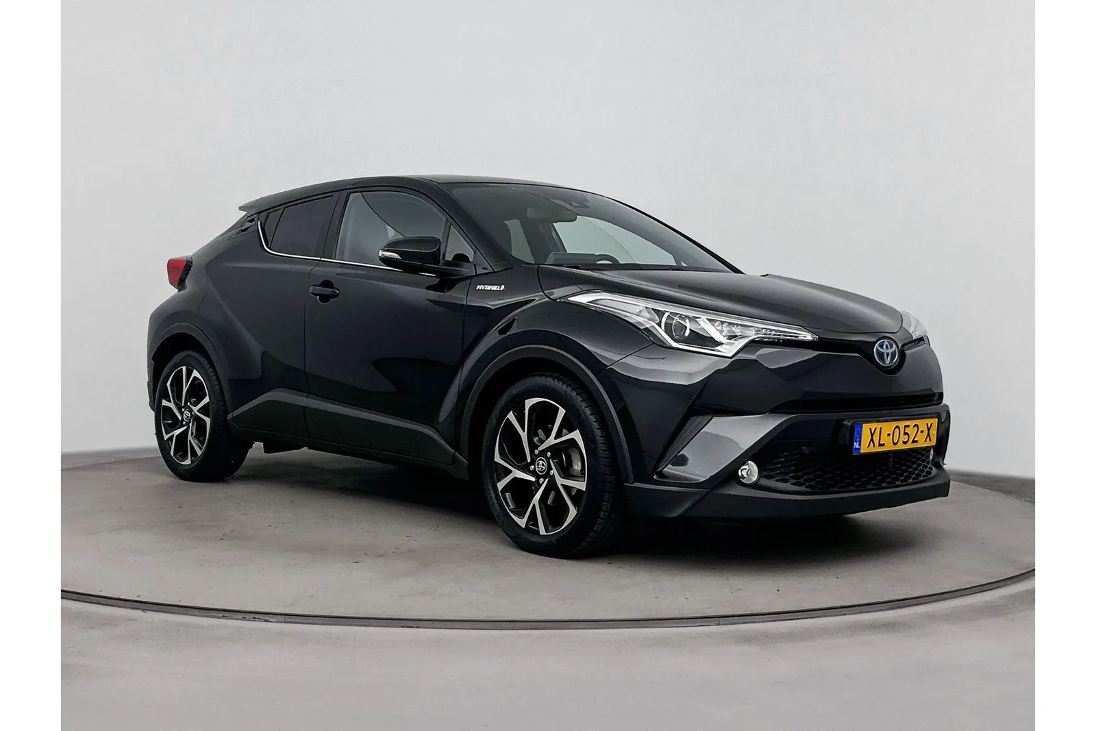 Toyota C-HR (2019) — foto 1