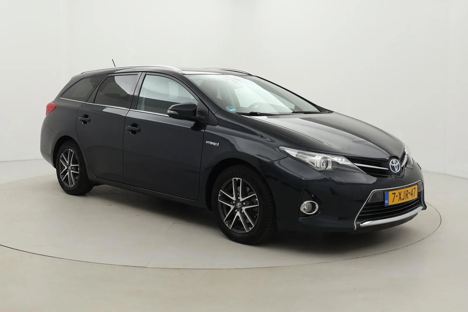 Toyota Auris (2014) — foto 1