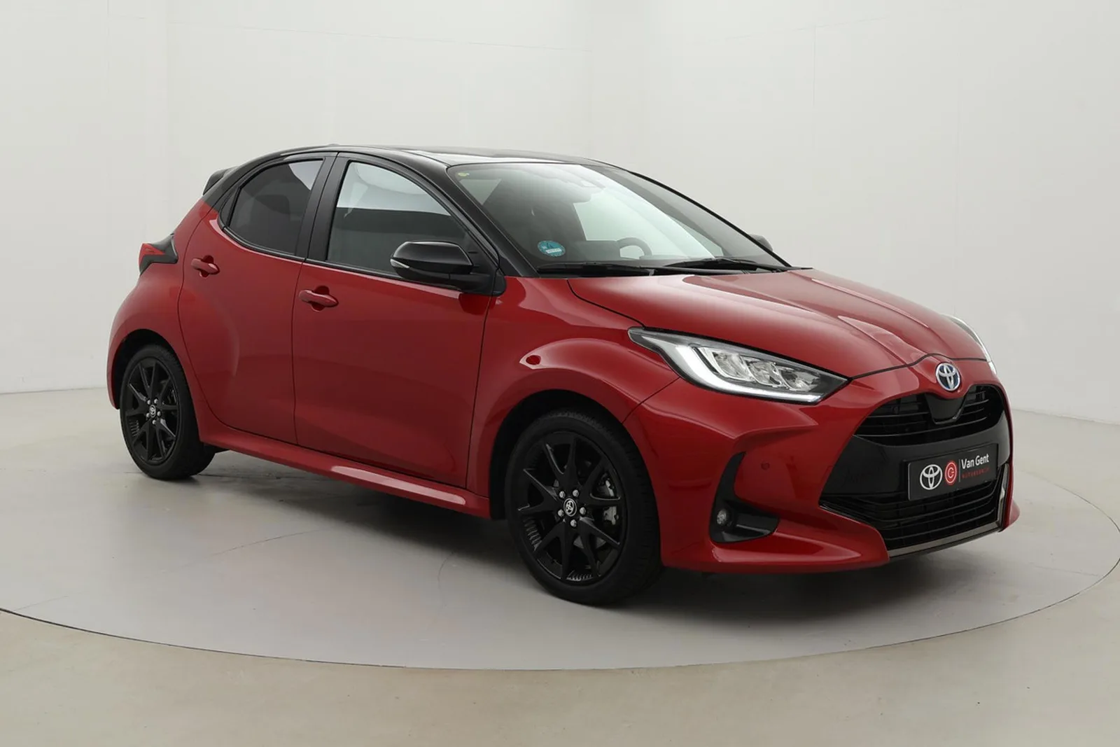 Toyota Yaris (2023) — foto 1