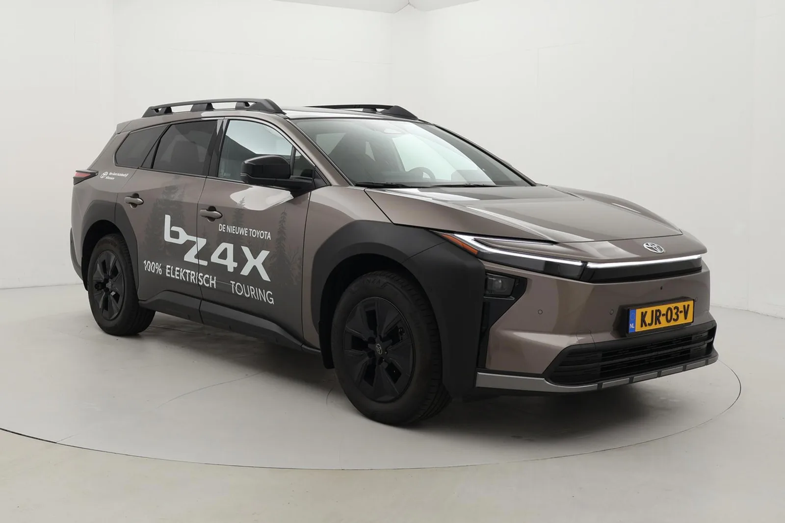 Toyota bZ4X (2026) — foto 1