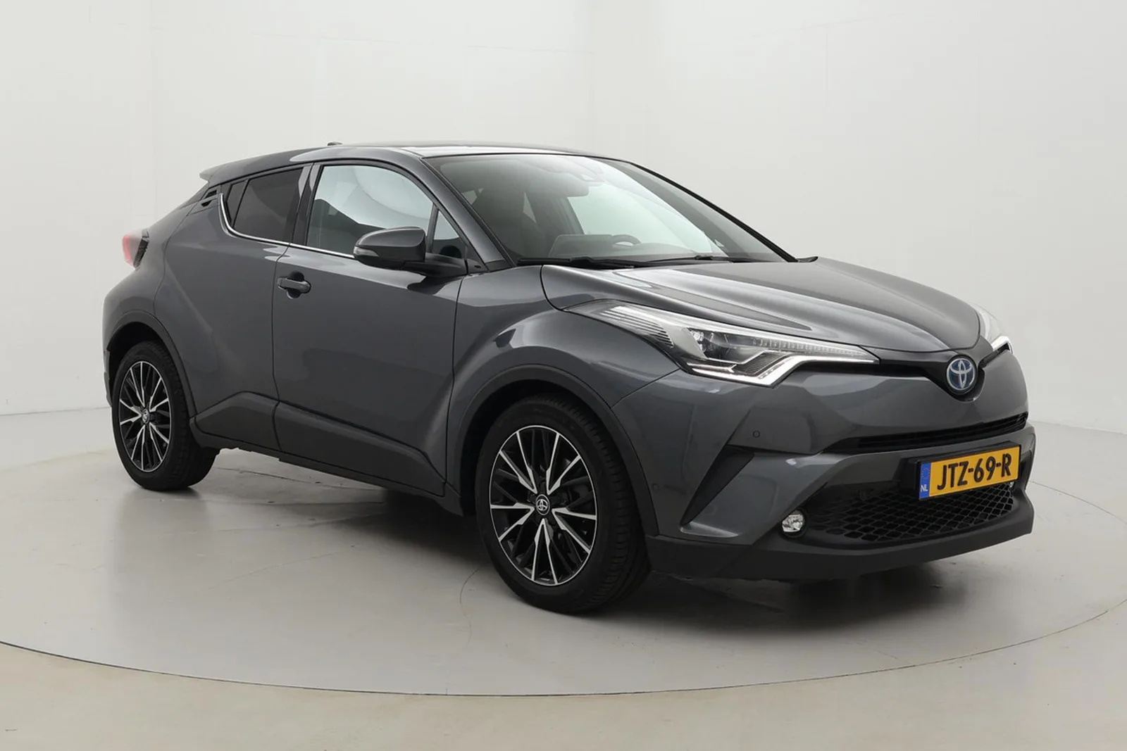 Toyota C-HR (2019) — foto 1