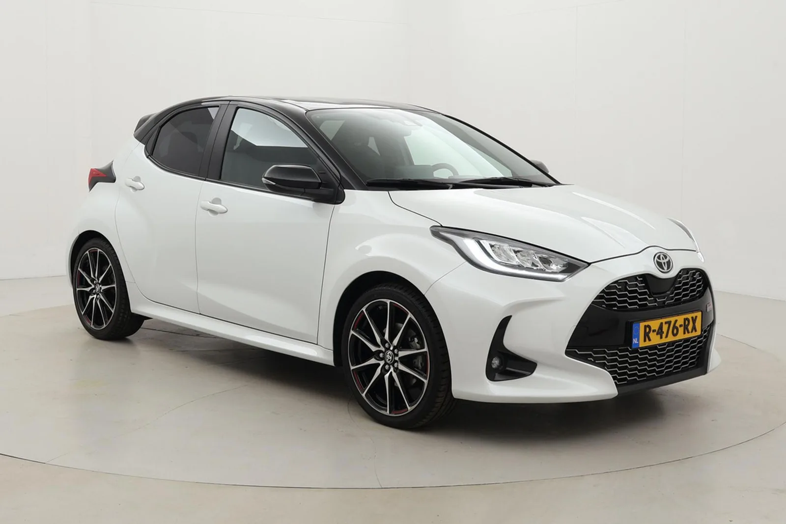 Toyota Yaris (2022) — foto 1