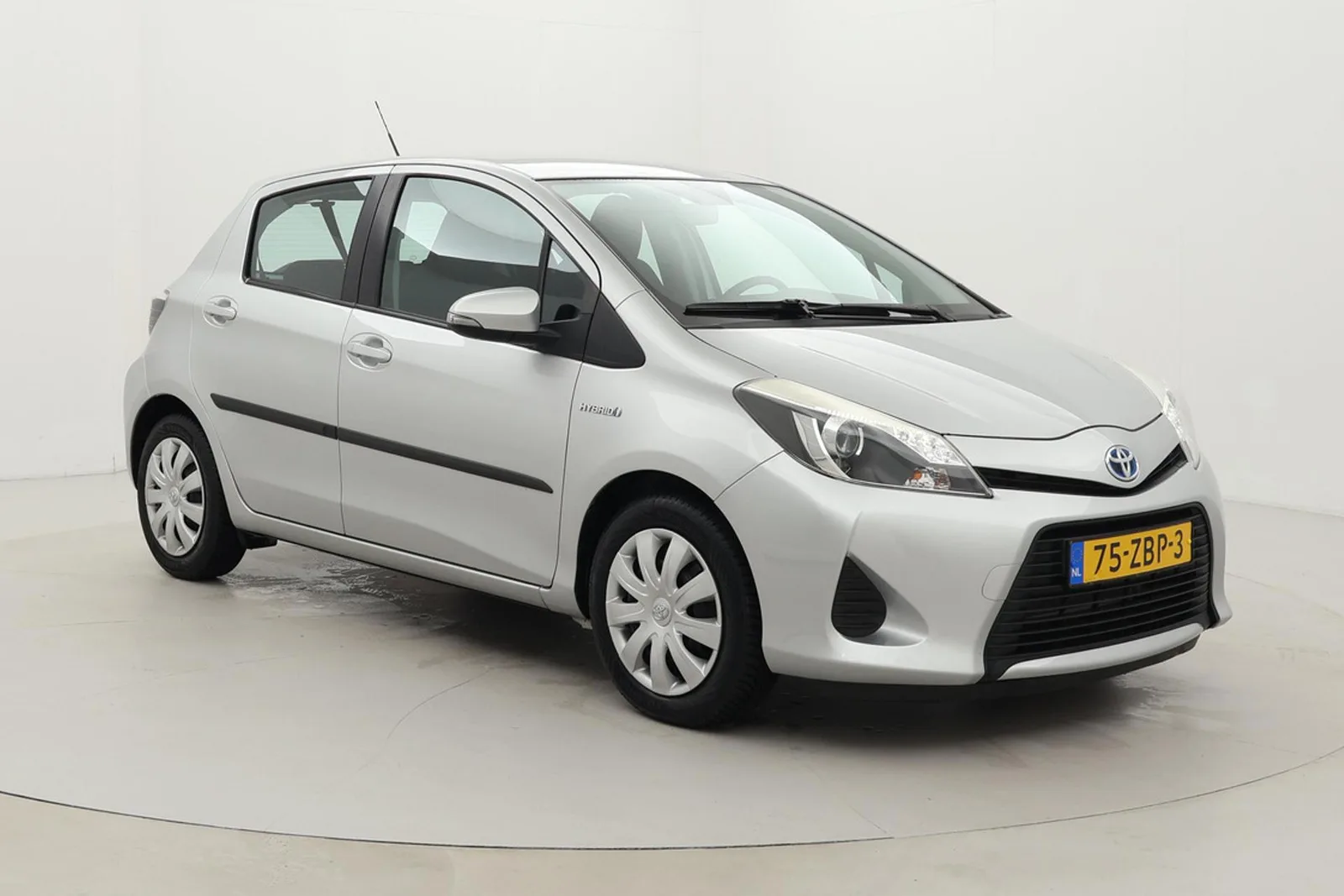Toyota Yaris (2012) — foto 1