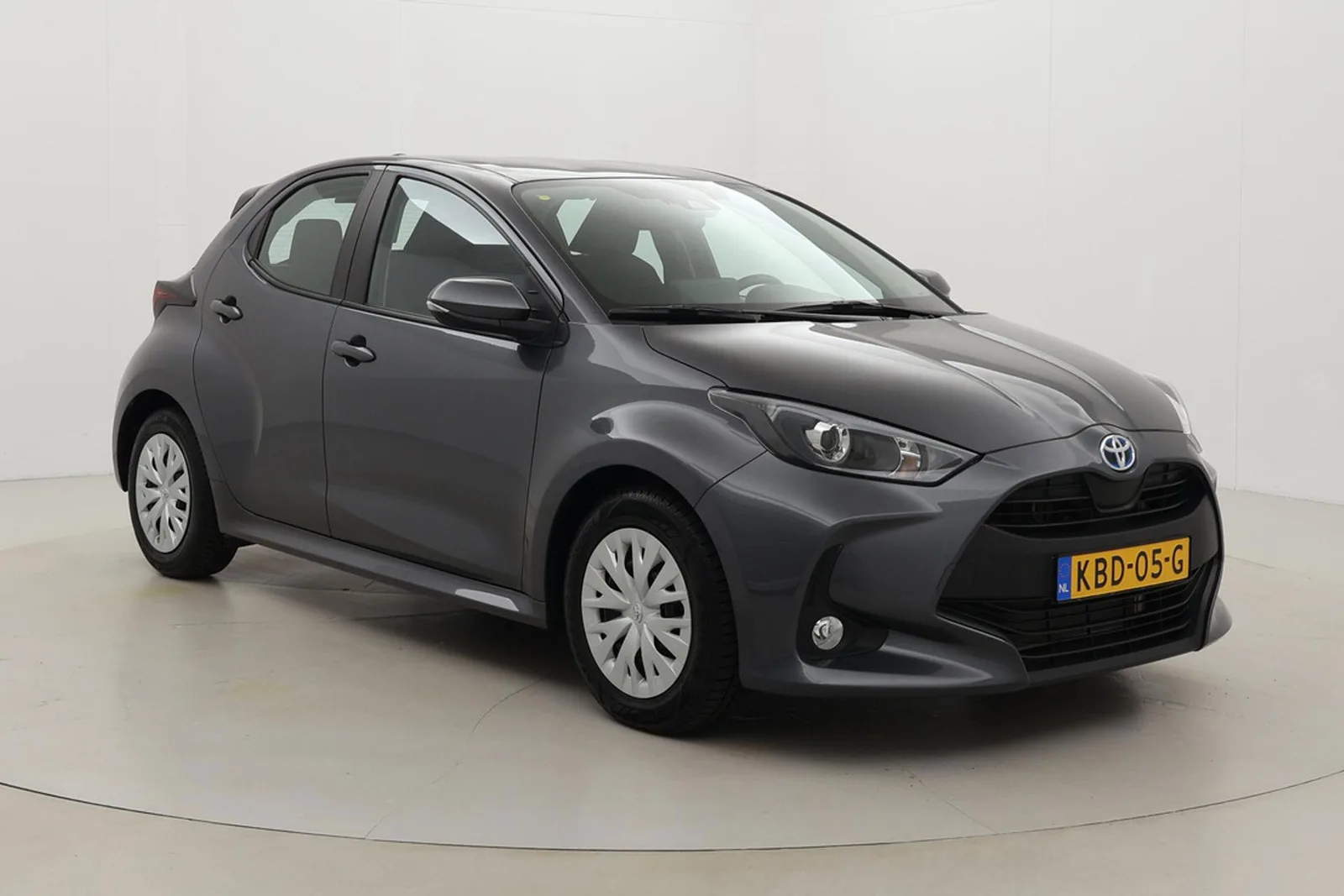 Toyota Yaris (2023) — foto 1