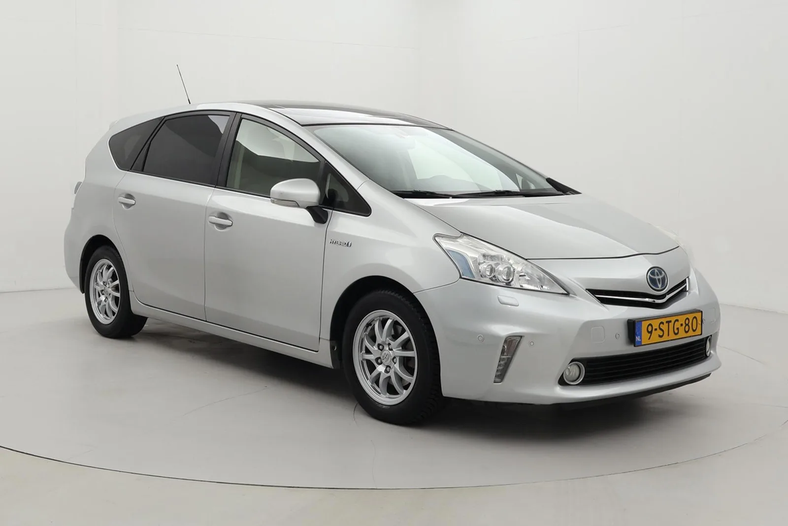 Toyota Prius (2013) — foto 1