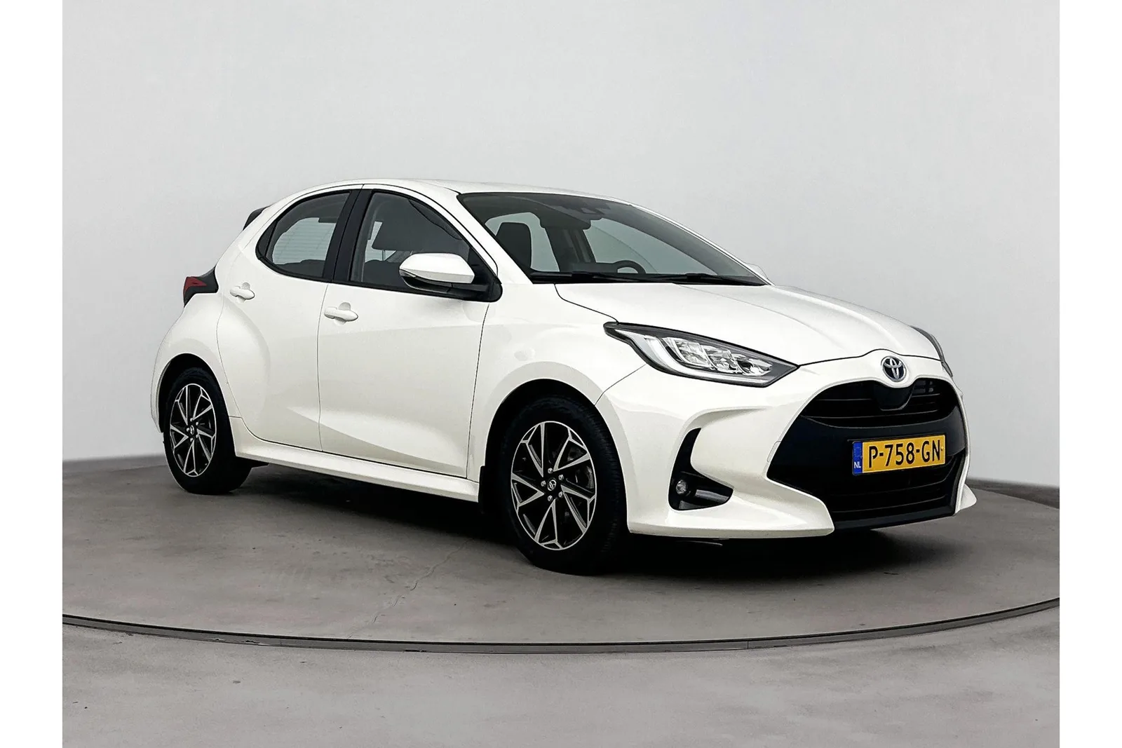 Toyota Yaris (2022) — foto 1