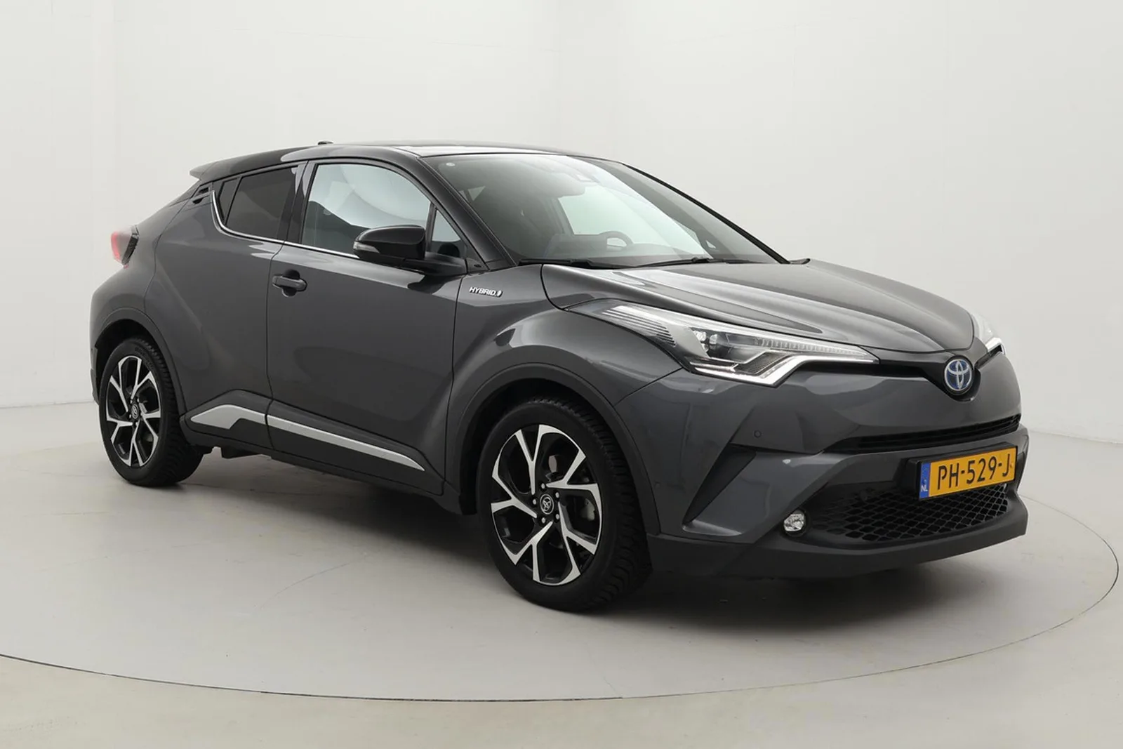 Toyota C-HR (2017) — foto 1