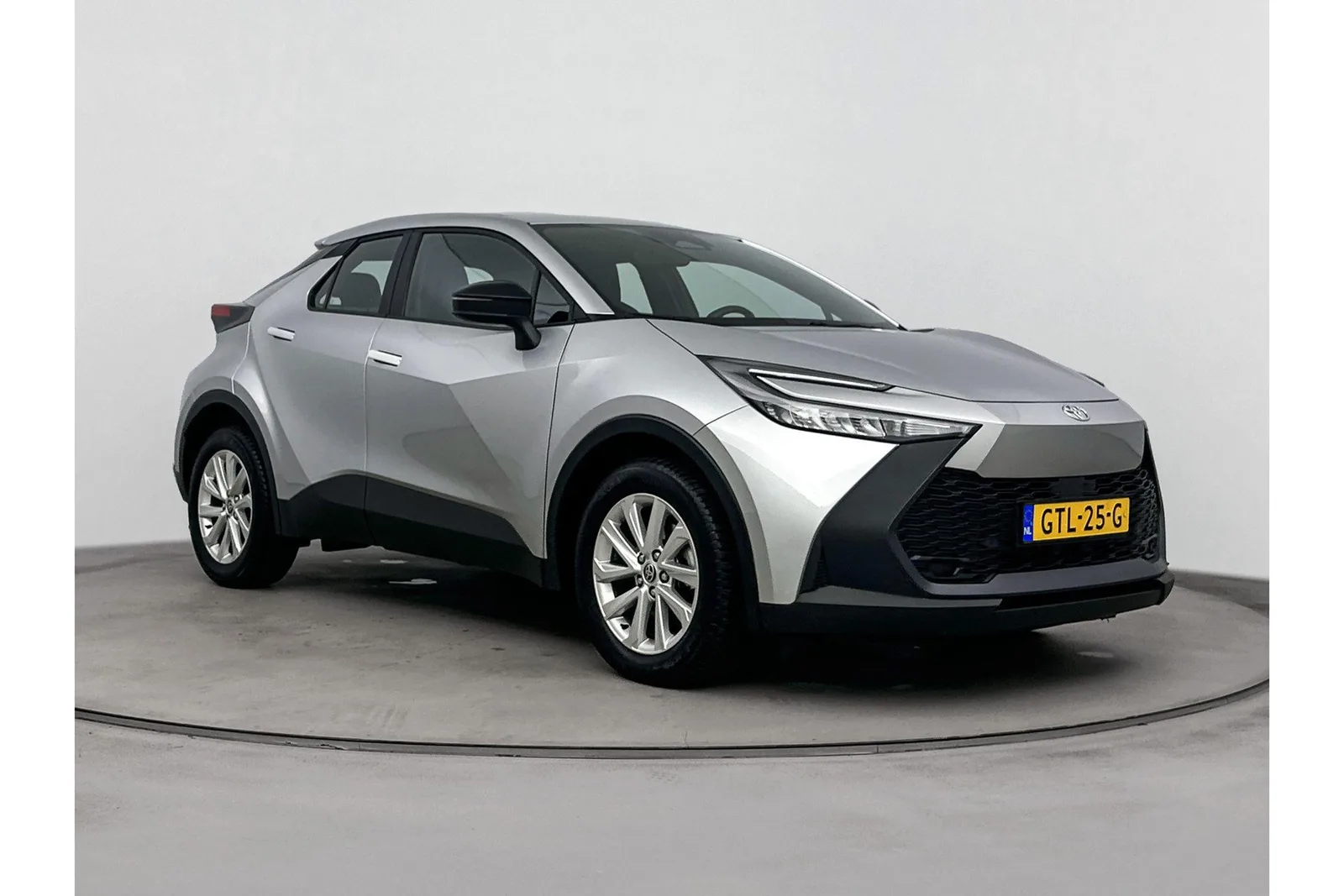 Toyota C-HR (2024) — foto 1
